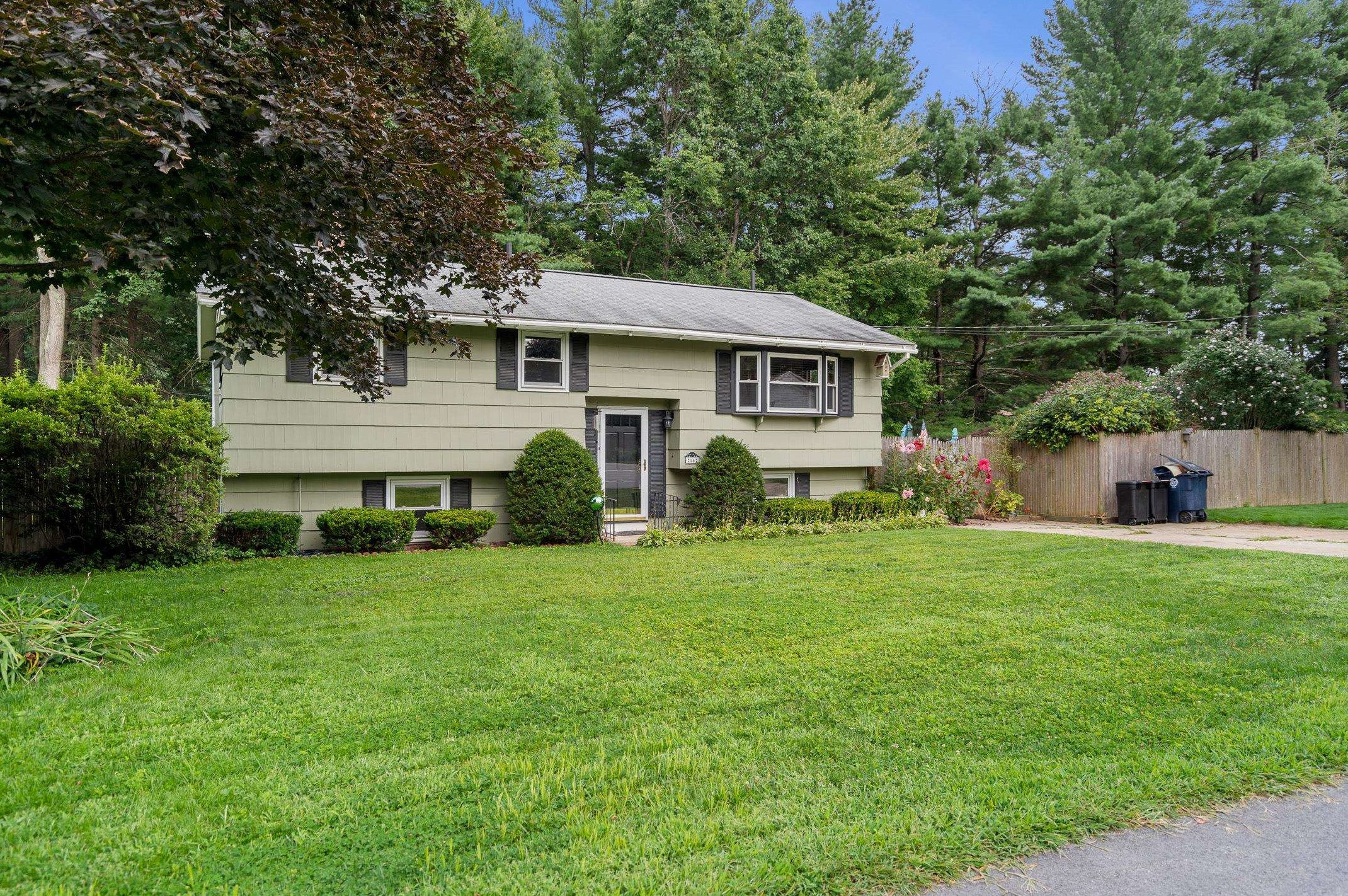 16 Piermont St, Nashua, NH 03063