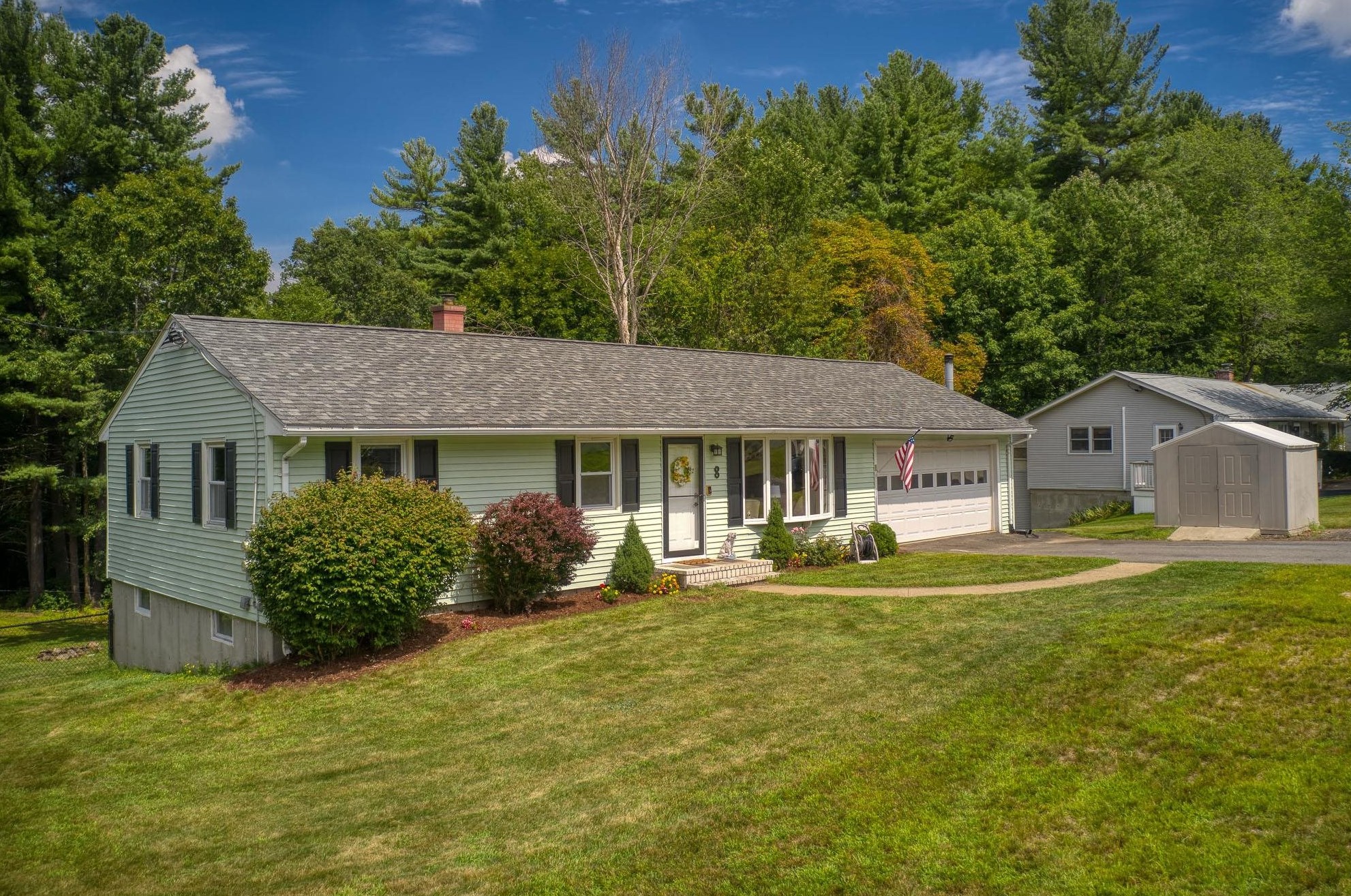 8 Upstone, Derry, NH 03038