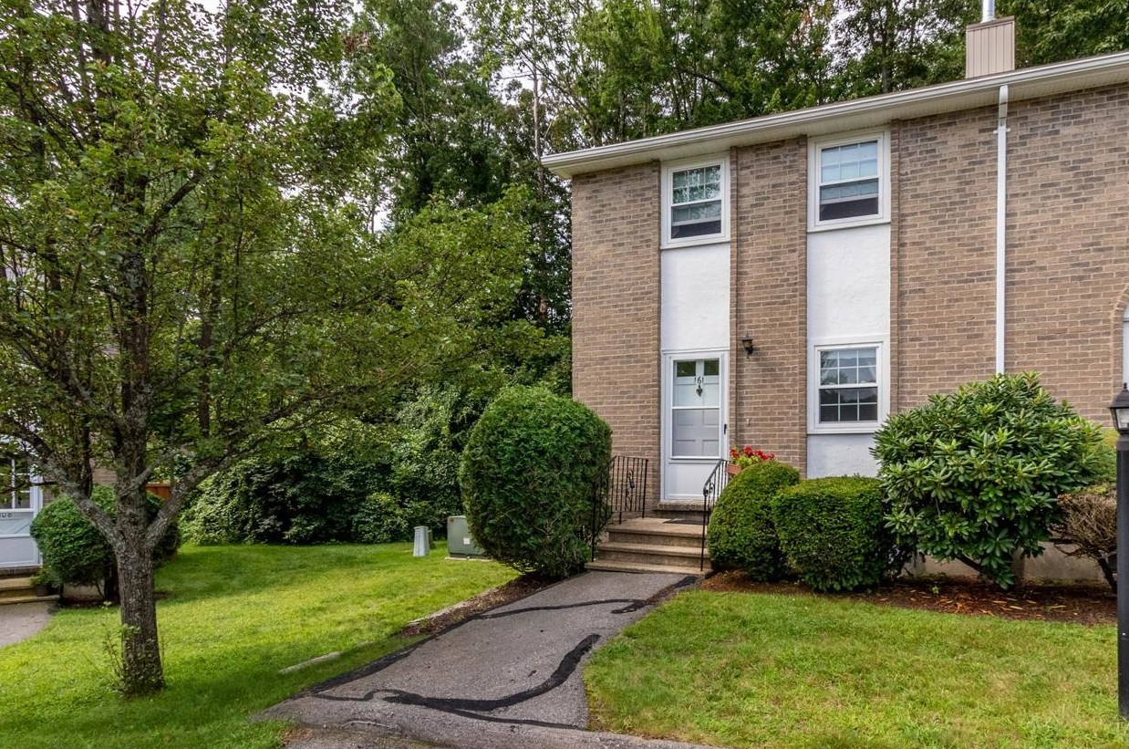 161 Fieldstone Dr, Londonderry, NH 03053