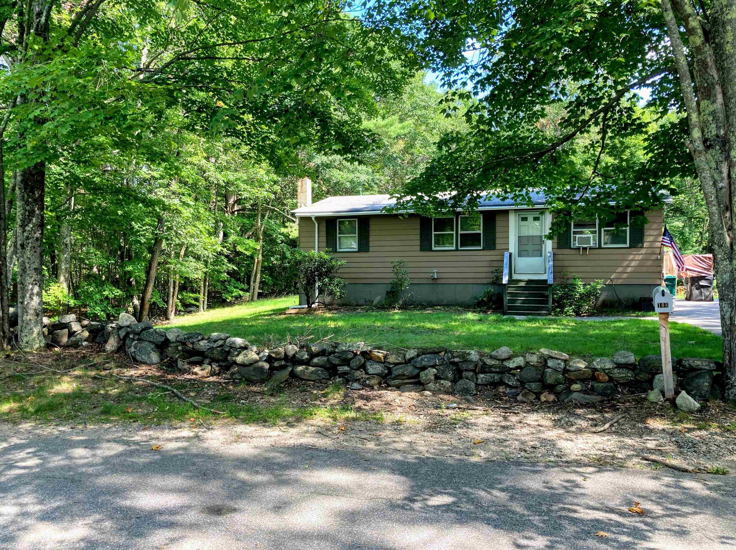 108 Crowhill Rd, Rochester, NH 03868-8476