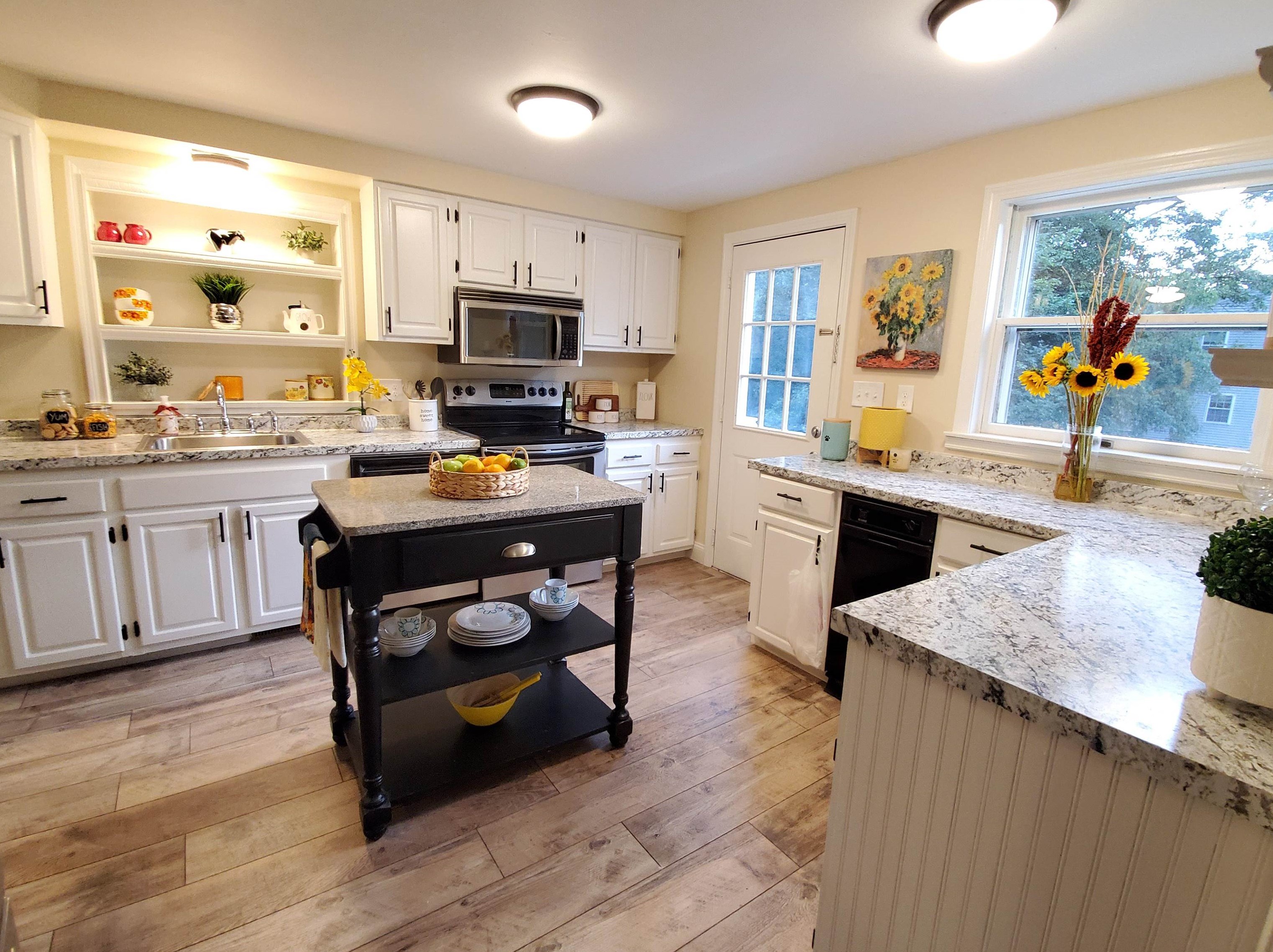 25 Raintree, Londonderry, NH 03053