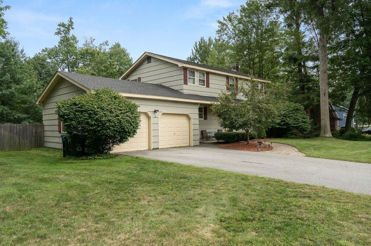 29 Woodland Dr, Merrimack, NH 03054-3217