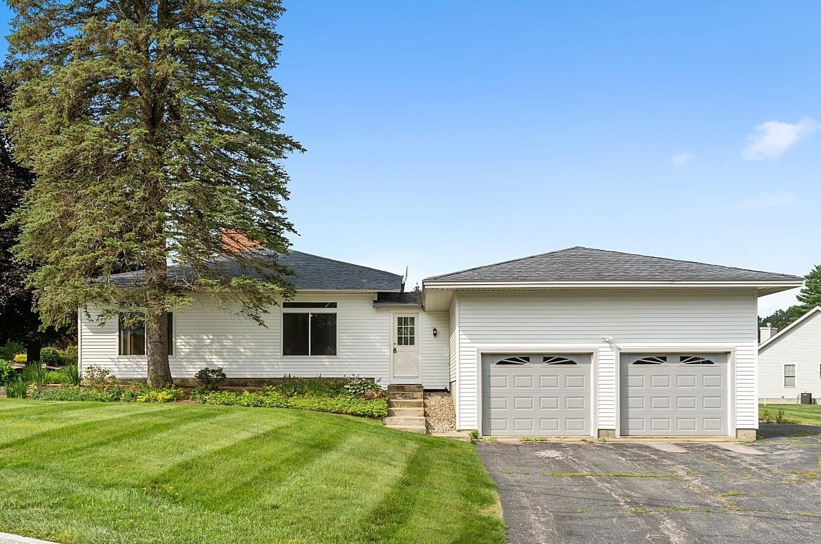 10 Currier Dr, Manchester, NH 03104-4700