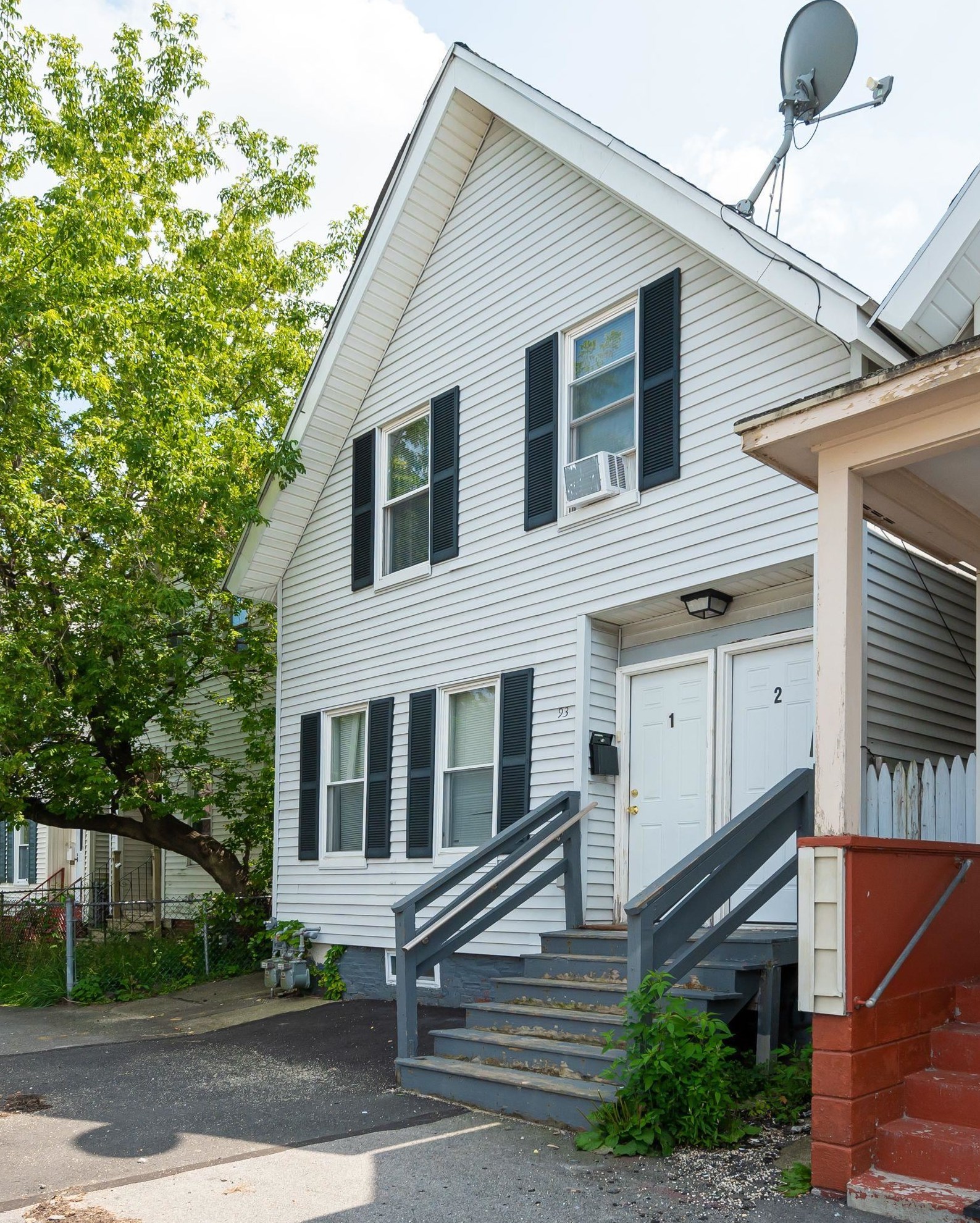 93 Laurel St, Manchester, NH 03103-5234