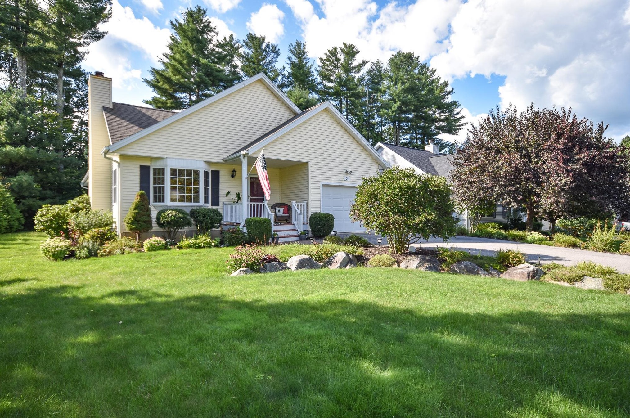 5 Briallia Cir, Newmarket, NH 03857 exterior