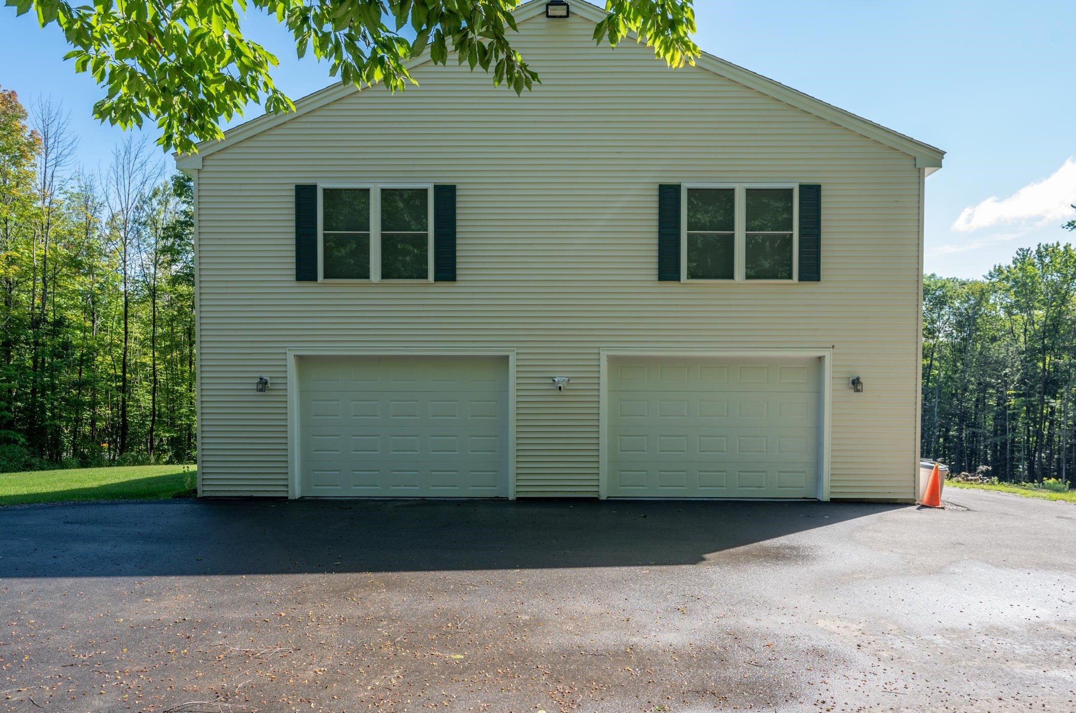 65 Irving Dr, Weare, NH 03281