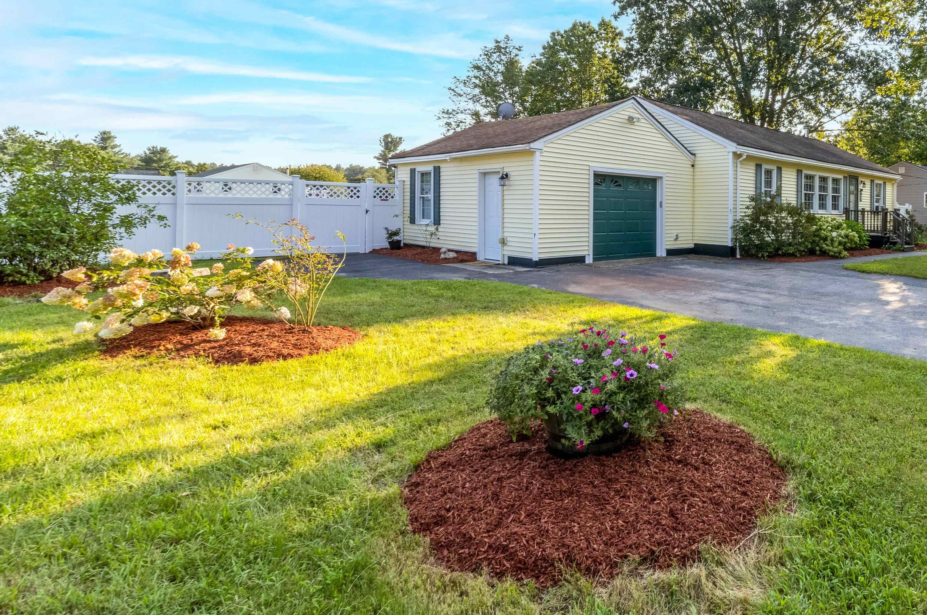 25 Philbrick St, Hudson, NH 03051-5323
