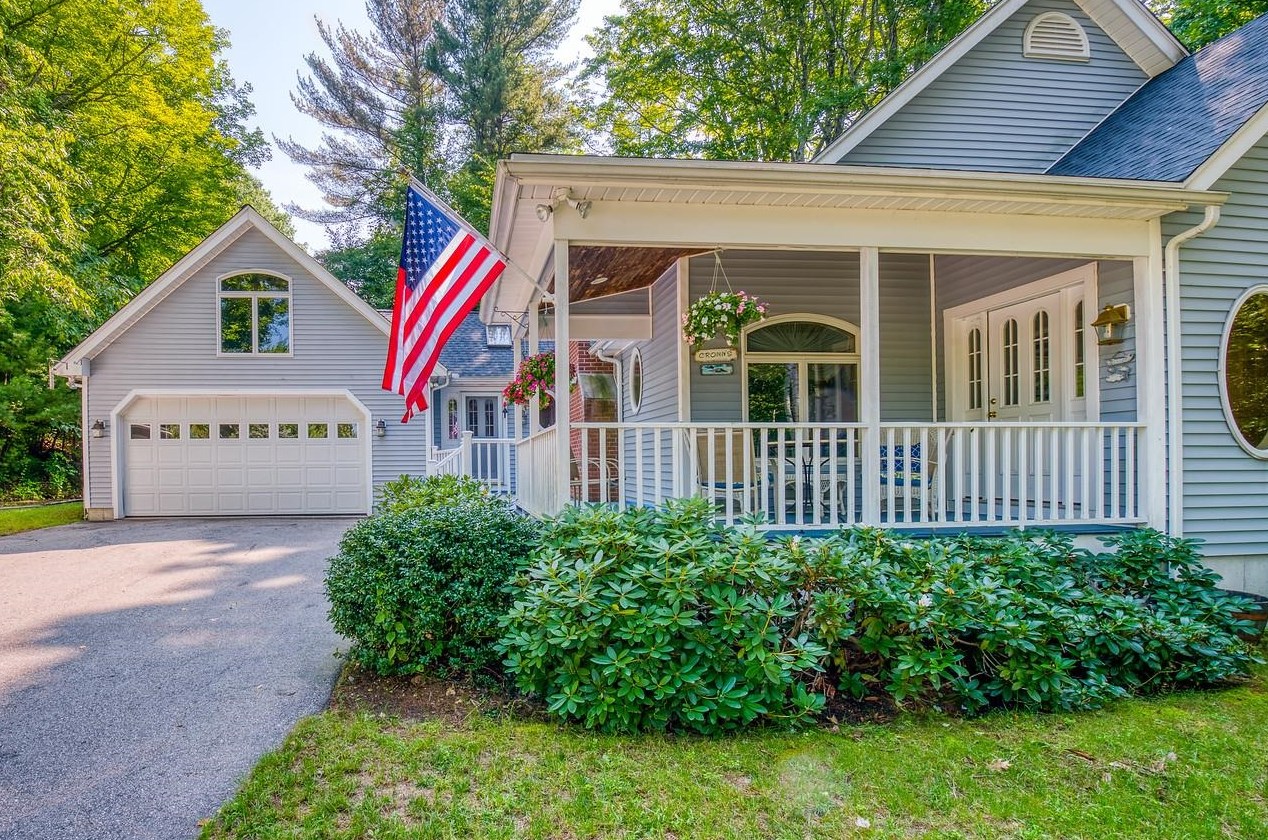 16 Baas Dr, Tuftonboro, NH 03894-4006