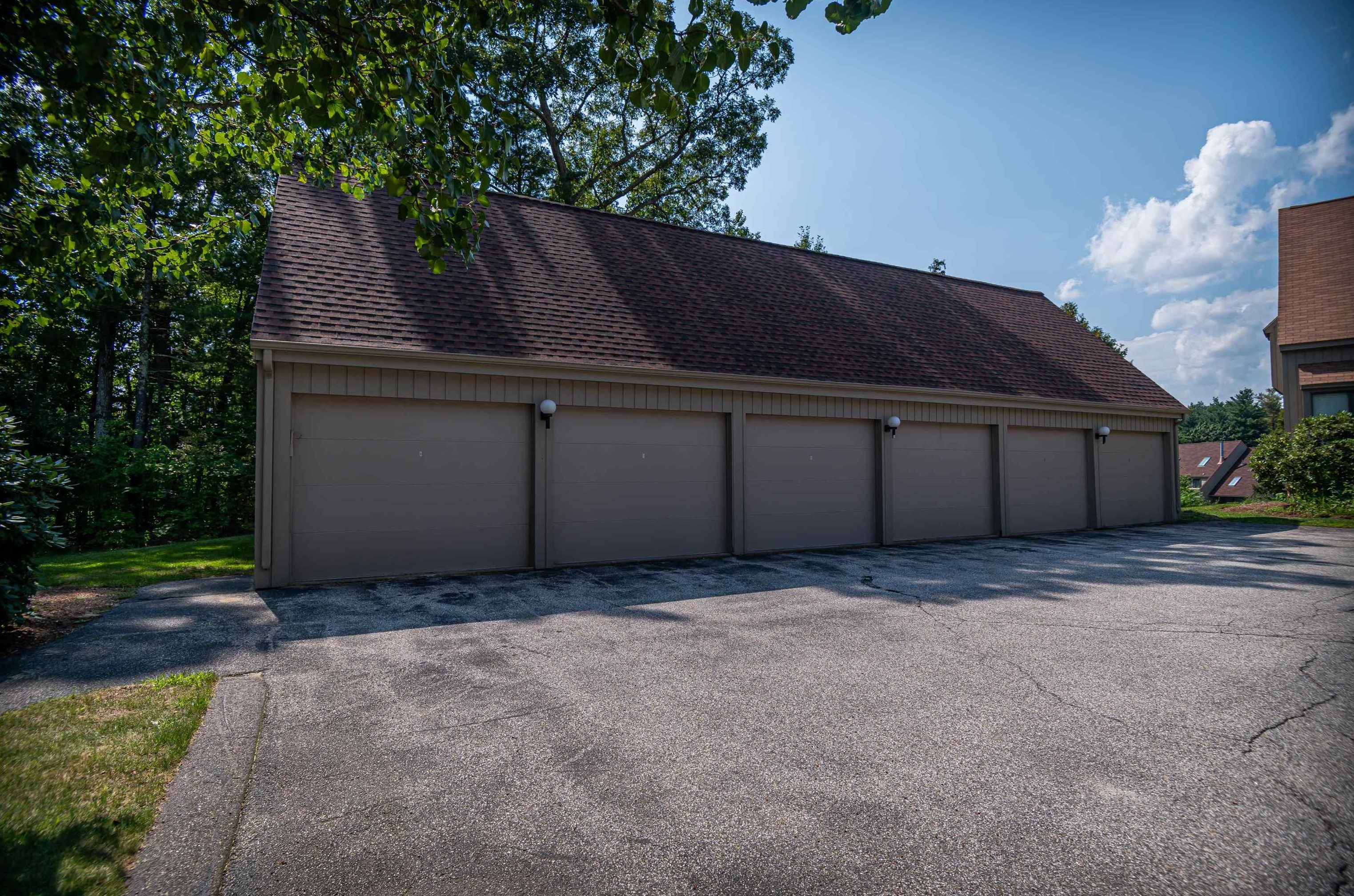 10 Saratoga Ct, Manchester NH  03110-6506 exterior