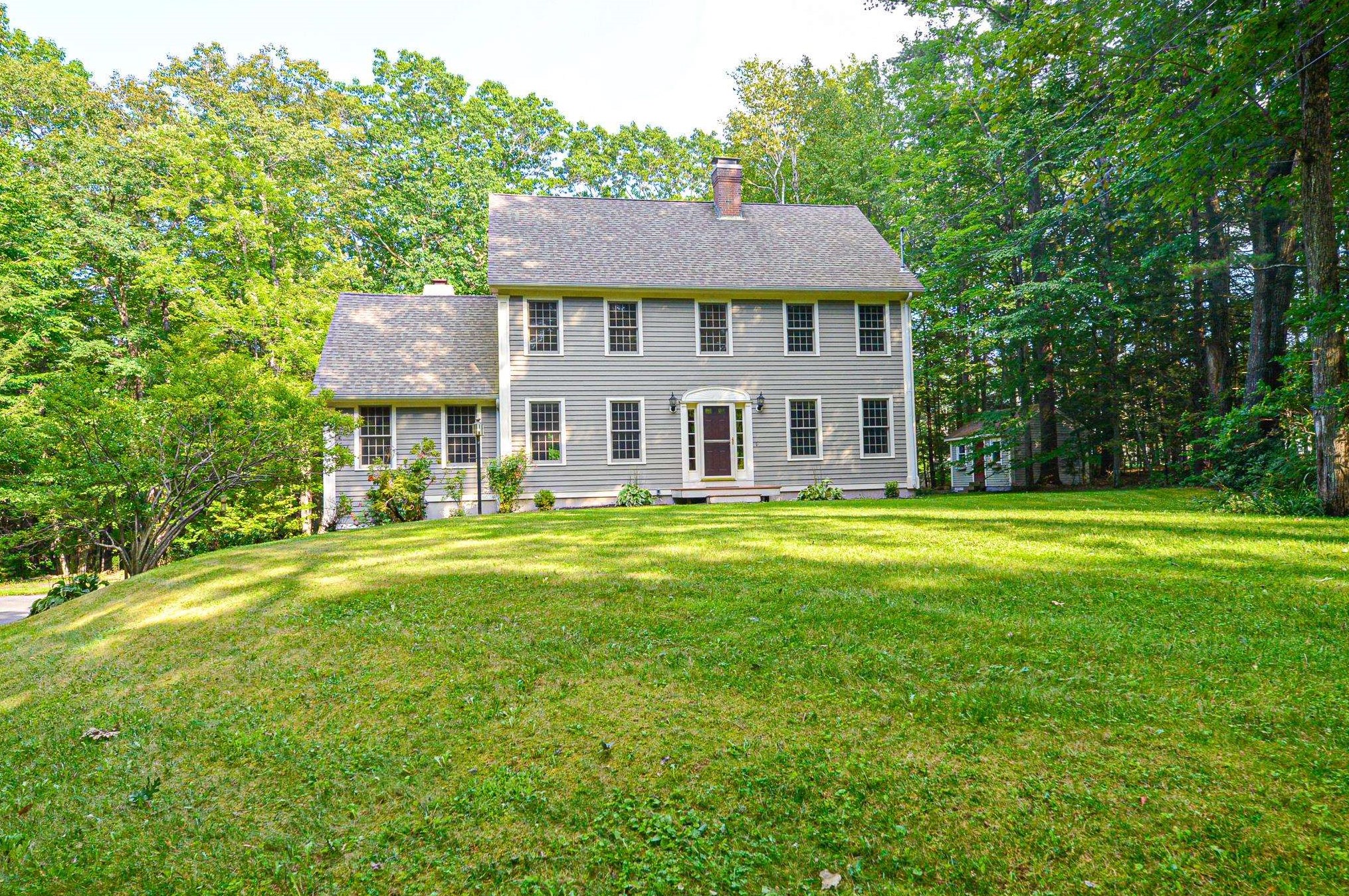 43 Wild Pasture Rd, Kensington, NH 03833-6712