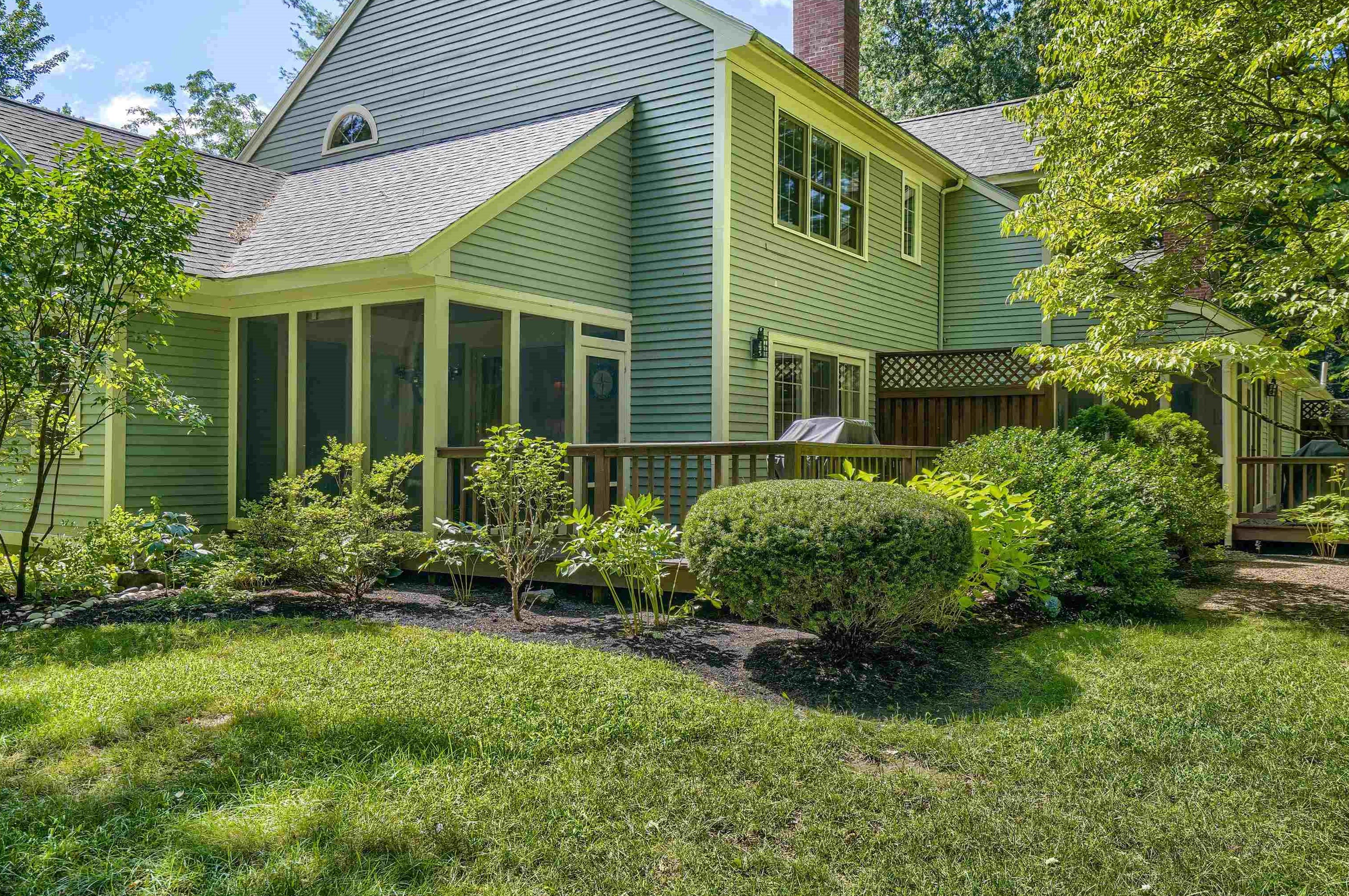 77 Peninsula Dr, Stratham, NH 03885