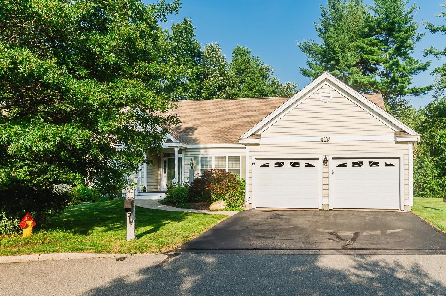 94 Aspen Ln, Manchester, NH 03104-4854
