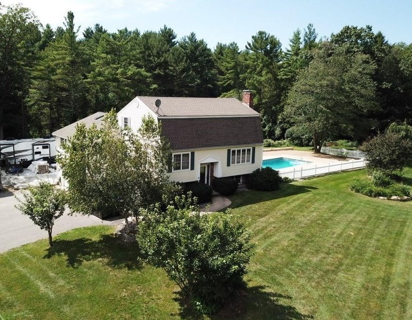37 Yellowstone Dr, Londonderry, NH 03053