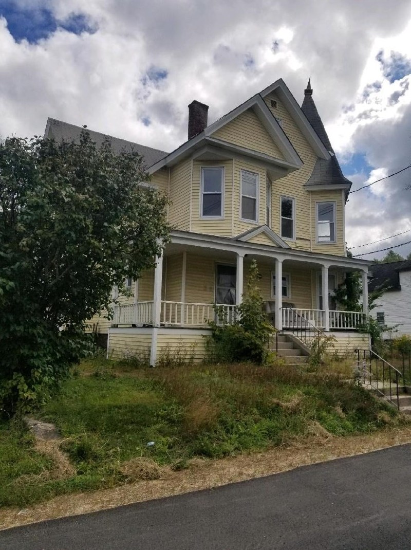 48 Laurel St, Unity NH  03773-5205 exterior