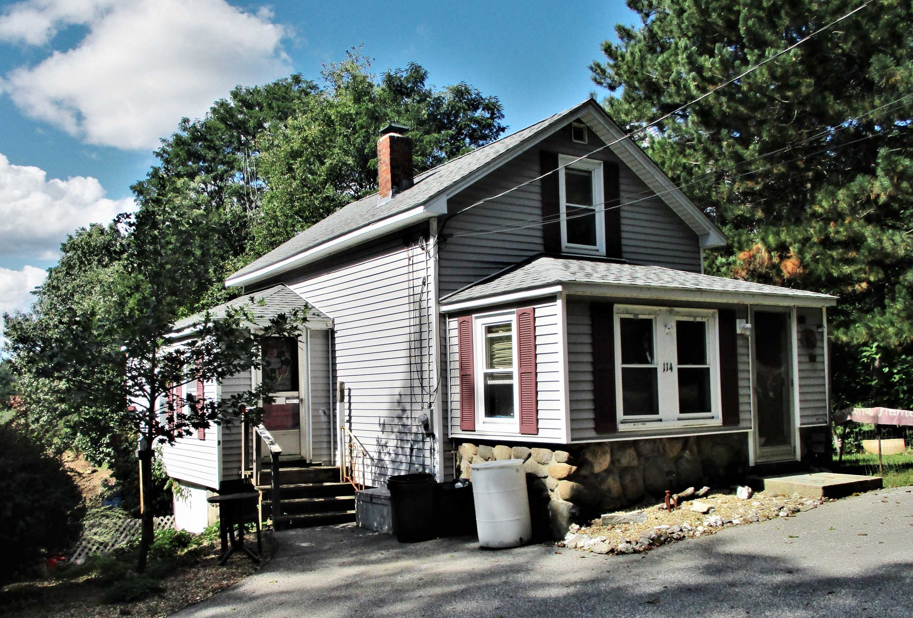 114 Exeter Rd, South Hampton, NH 03827