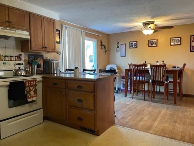 4 Kerri Ln, Manchester, NH 03106-1732