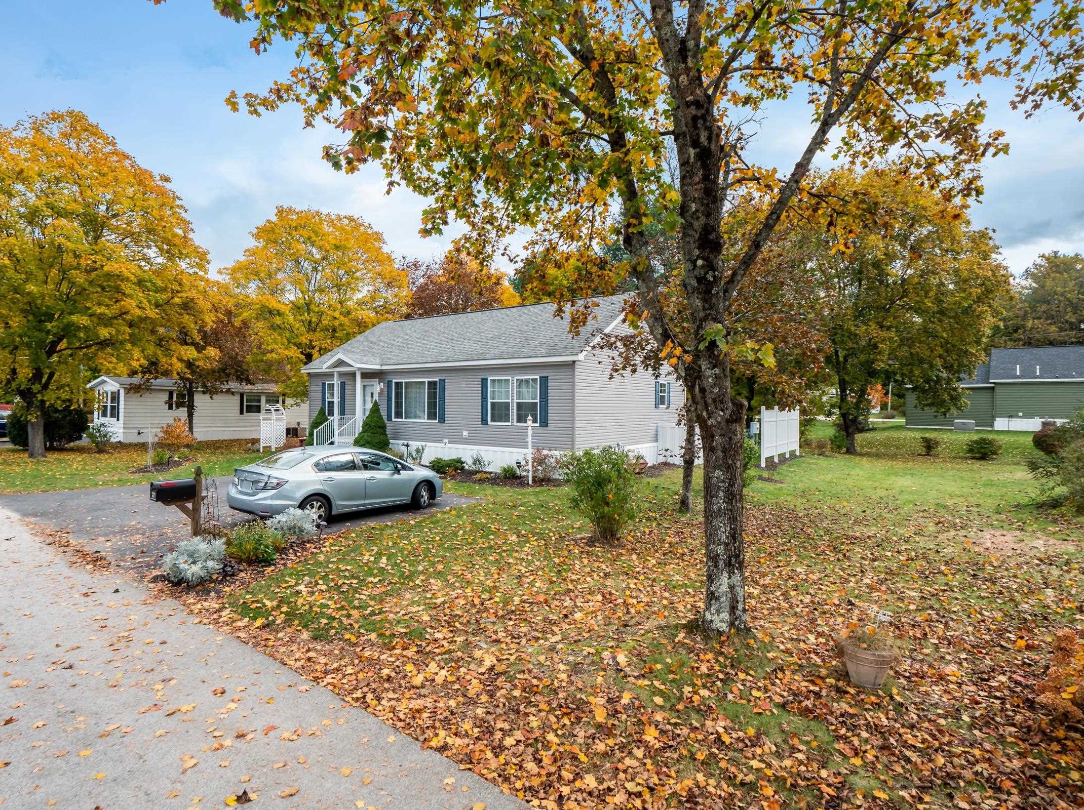 17 Circlefield Dr, Nashua, NH 03062