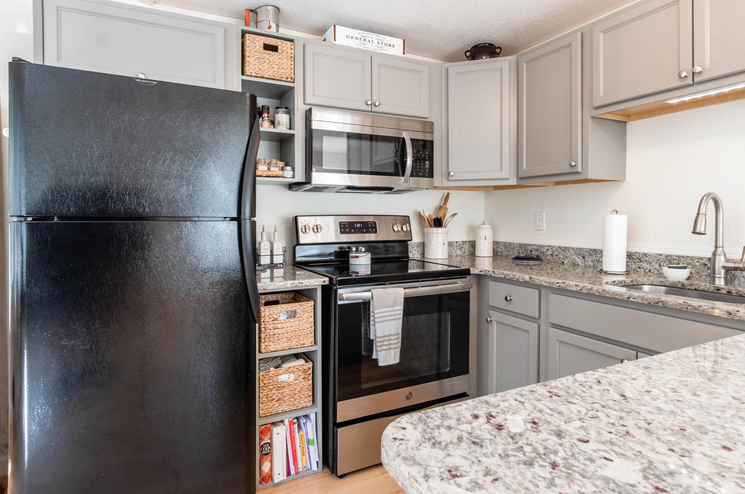 81 Sentry Way, Merrimack NH 03054-4409 exterior