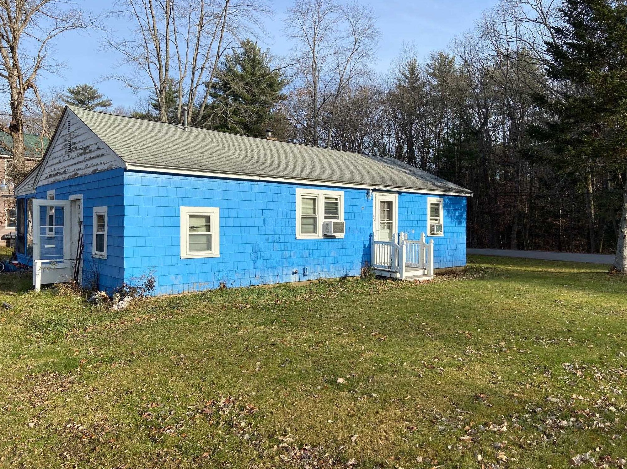 38 Crawford Ave, Kensington, NH 03833-3003