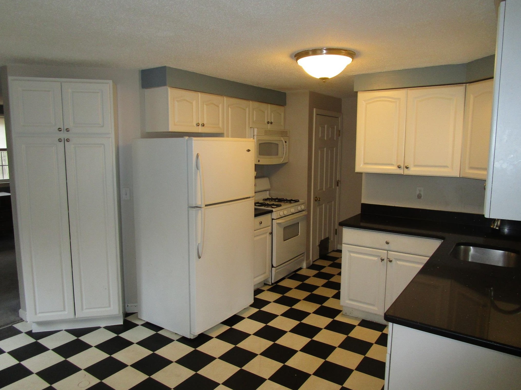 7 Patten Rd, Merrimack NH 03054-3010 exterior