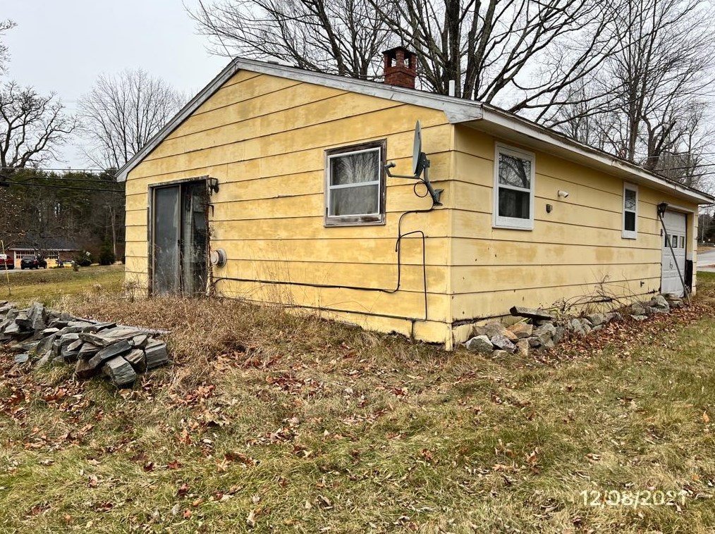 116 Elm St, Epping, NH 03042 exterior