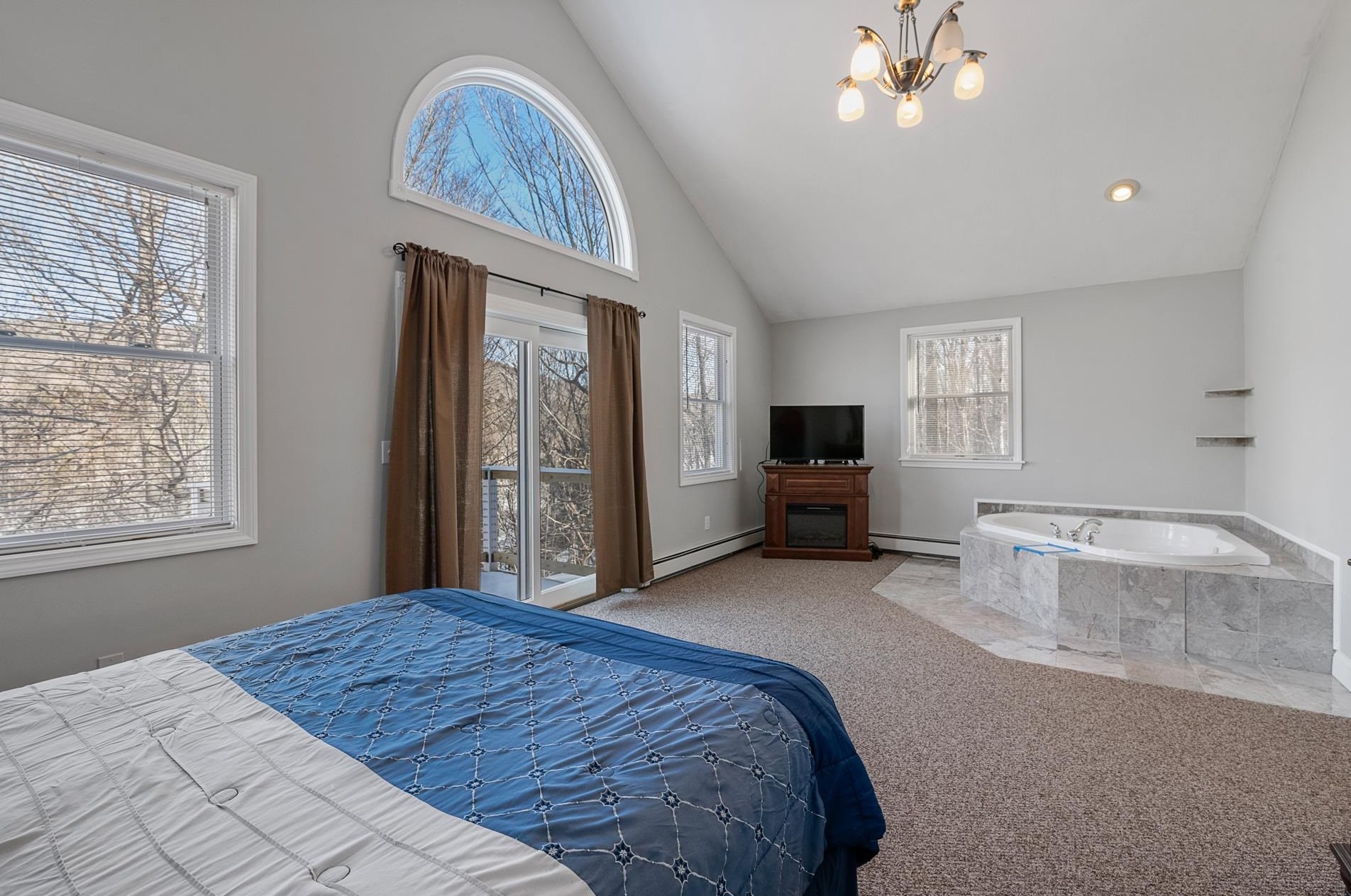 34 Hilltop Dr, Newbury NH 03255-5612 exterior