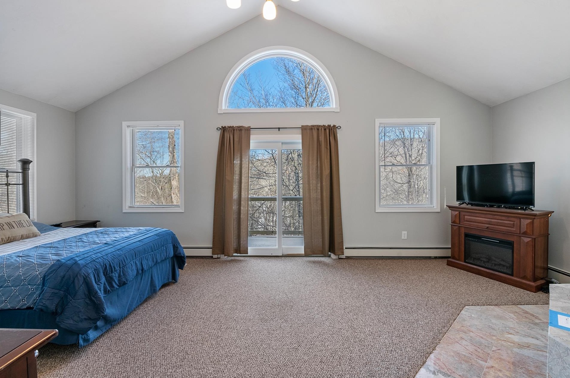 34 Hilltop Dr, Newbury NH 03255-5612 exterior