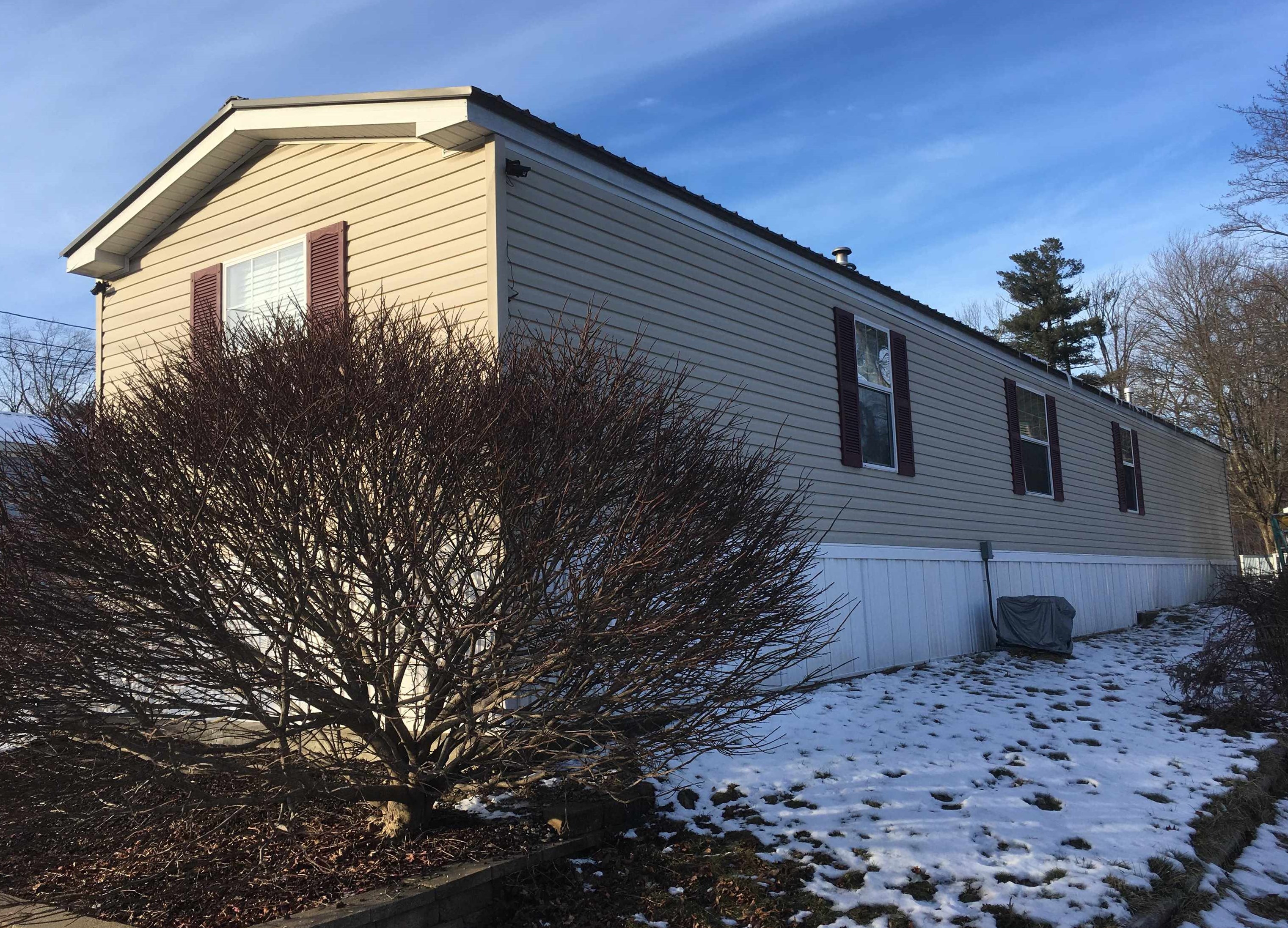 14 Mobile Dr, Hudson, NH 03051
