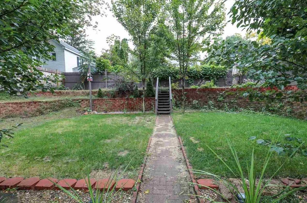 43 Emerald St, Manchester, NH 03103-7361
