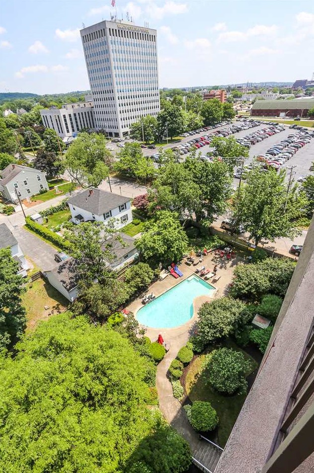 55 River Rd, Manchester NH  03106-2624 exterior