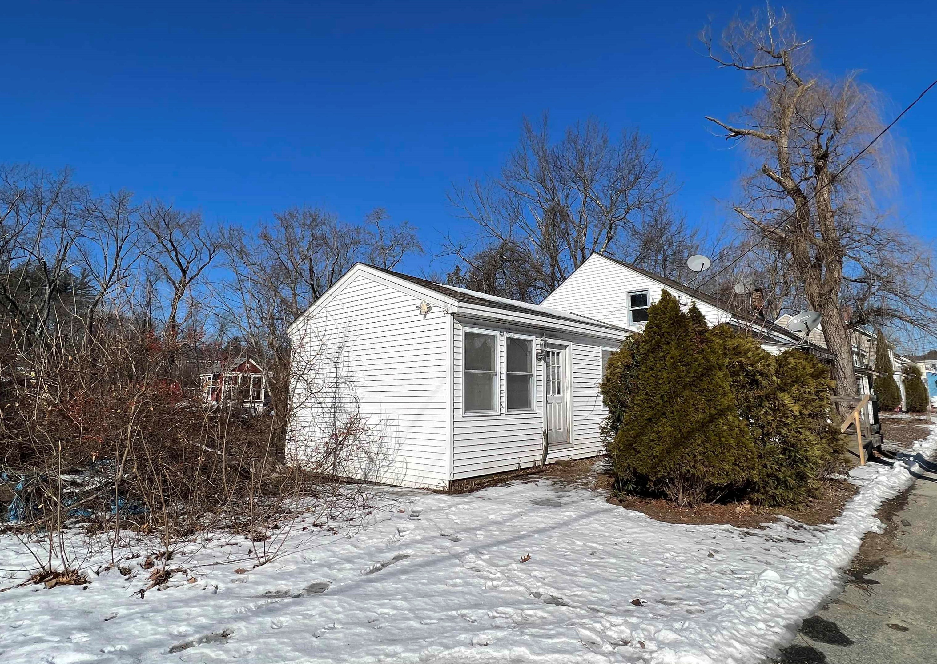 78 Main St, Winchester, NH 03470