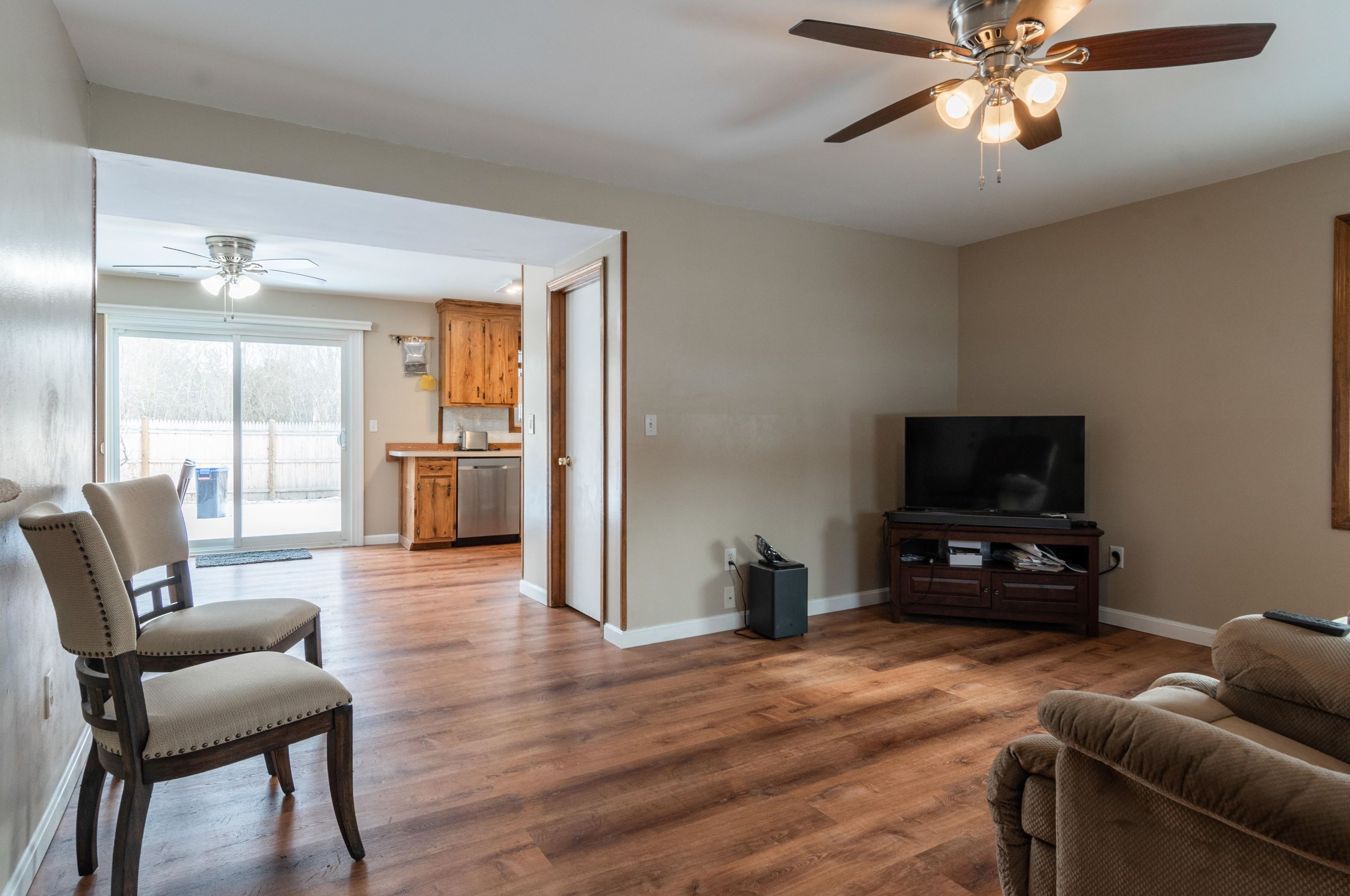 1 Nichols Ln, Merrimack NH  03054-2862 exterior