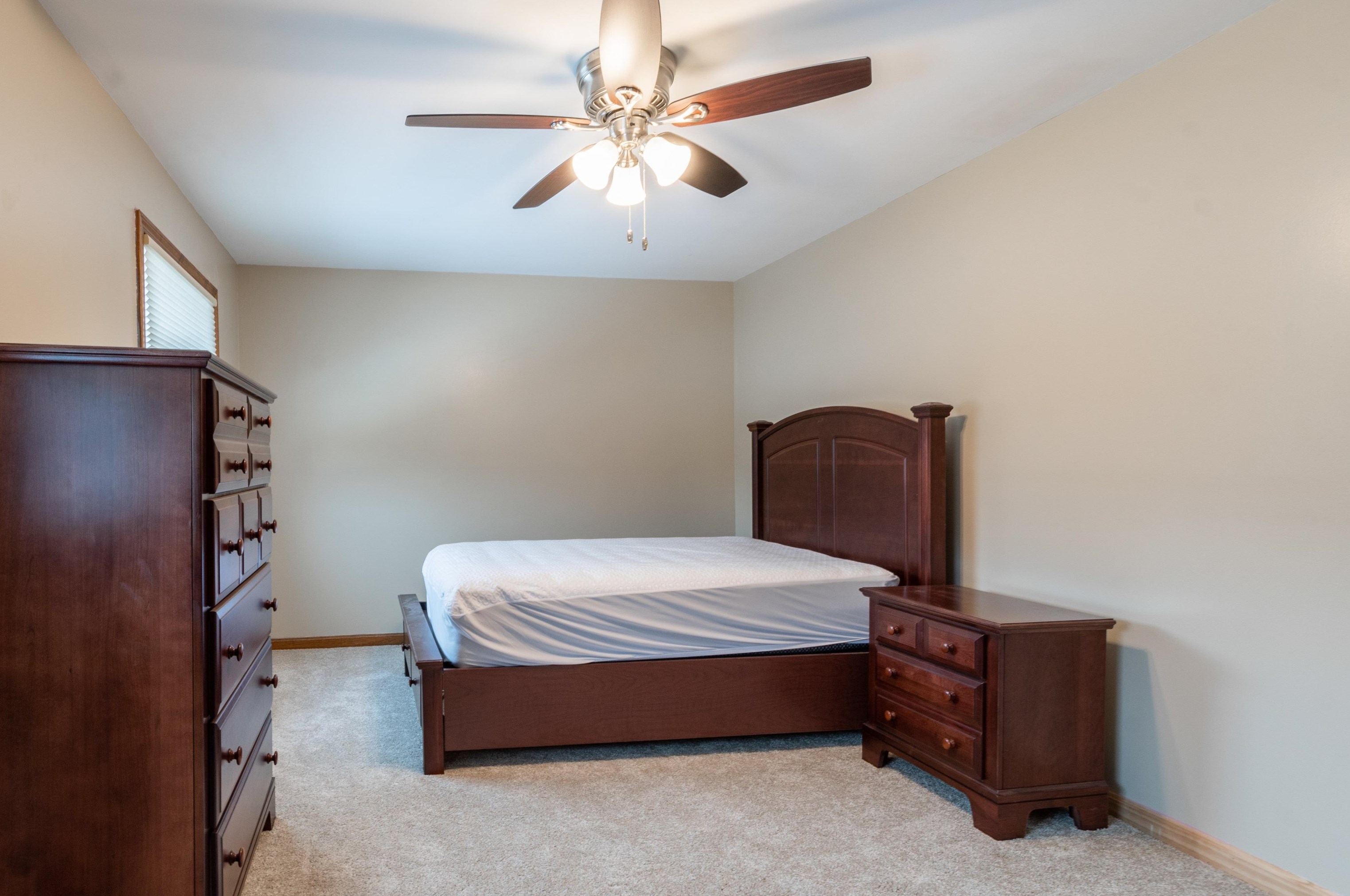 1 Nichols Ln, Merrimack NH  03054-2862 exterior