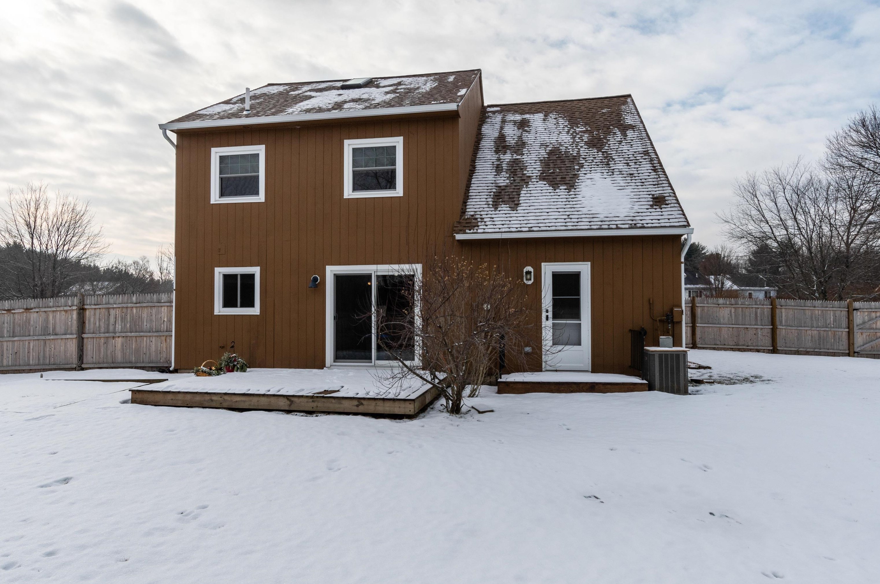 1 Nichols Ln, Merrimack NH  03054-2862 exterior