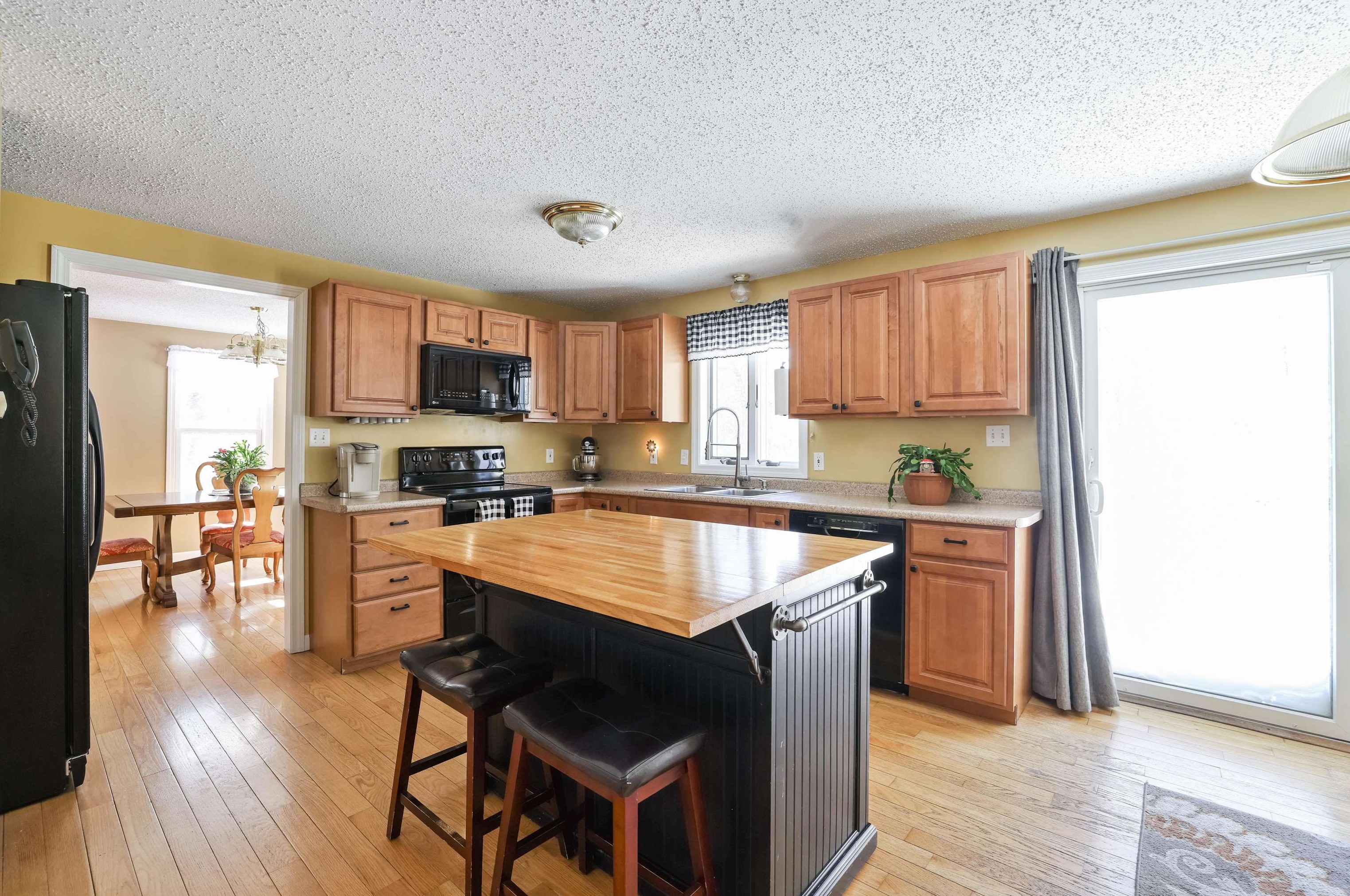 338 Perkins Hill Rd, Wakefield, NH 03830