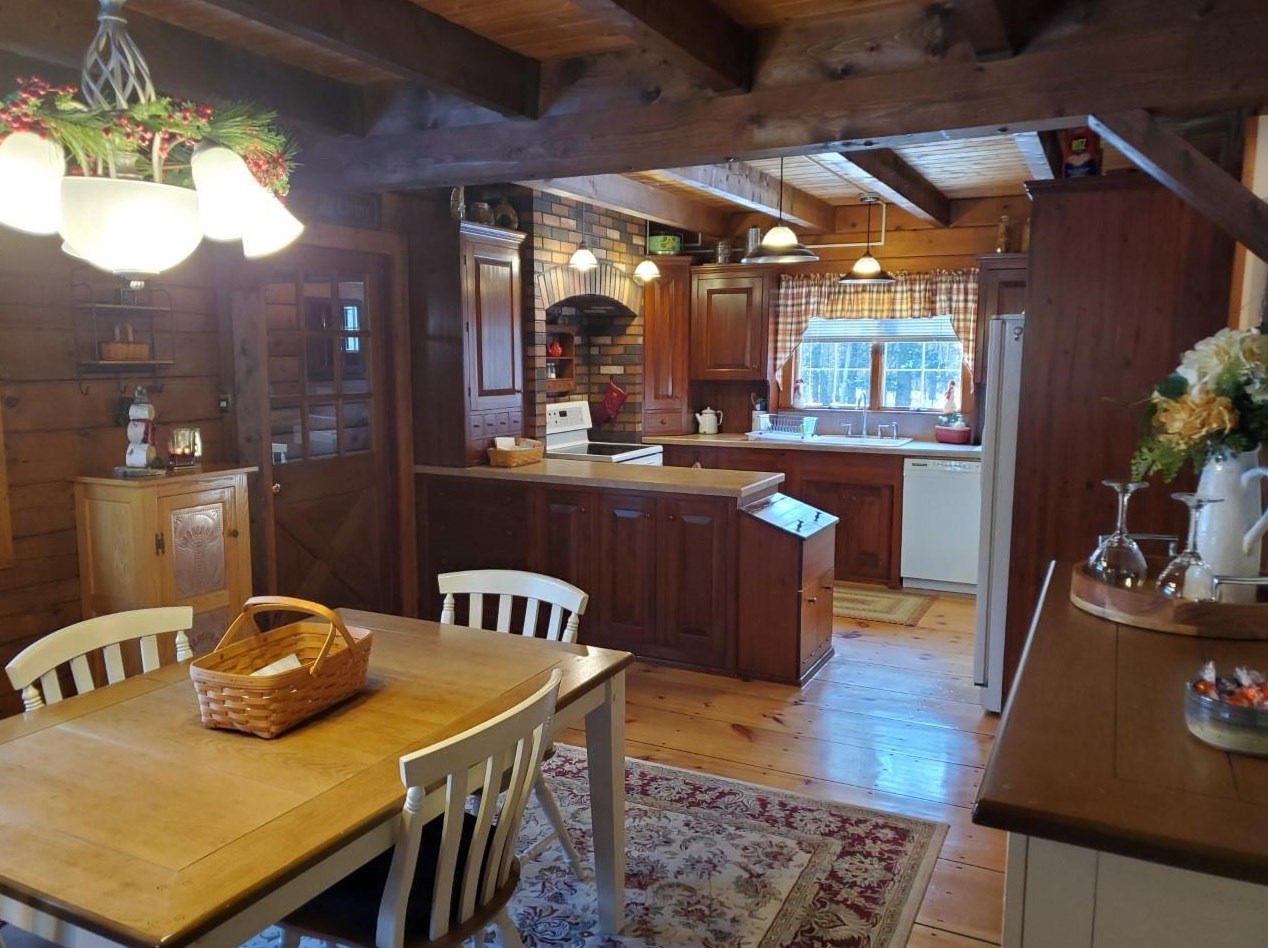 579 Barnard Hill Rd, Weare, NH 03281