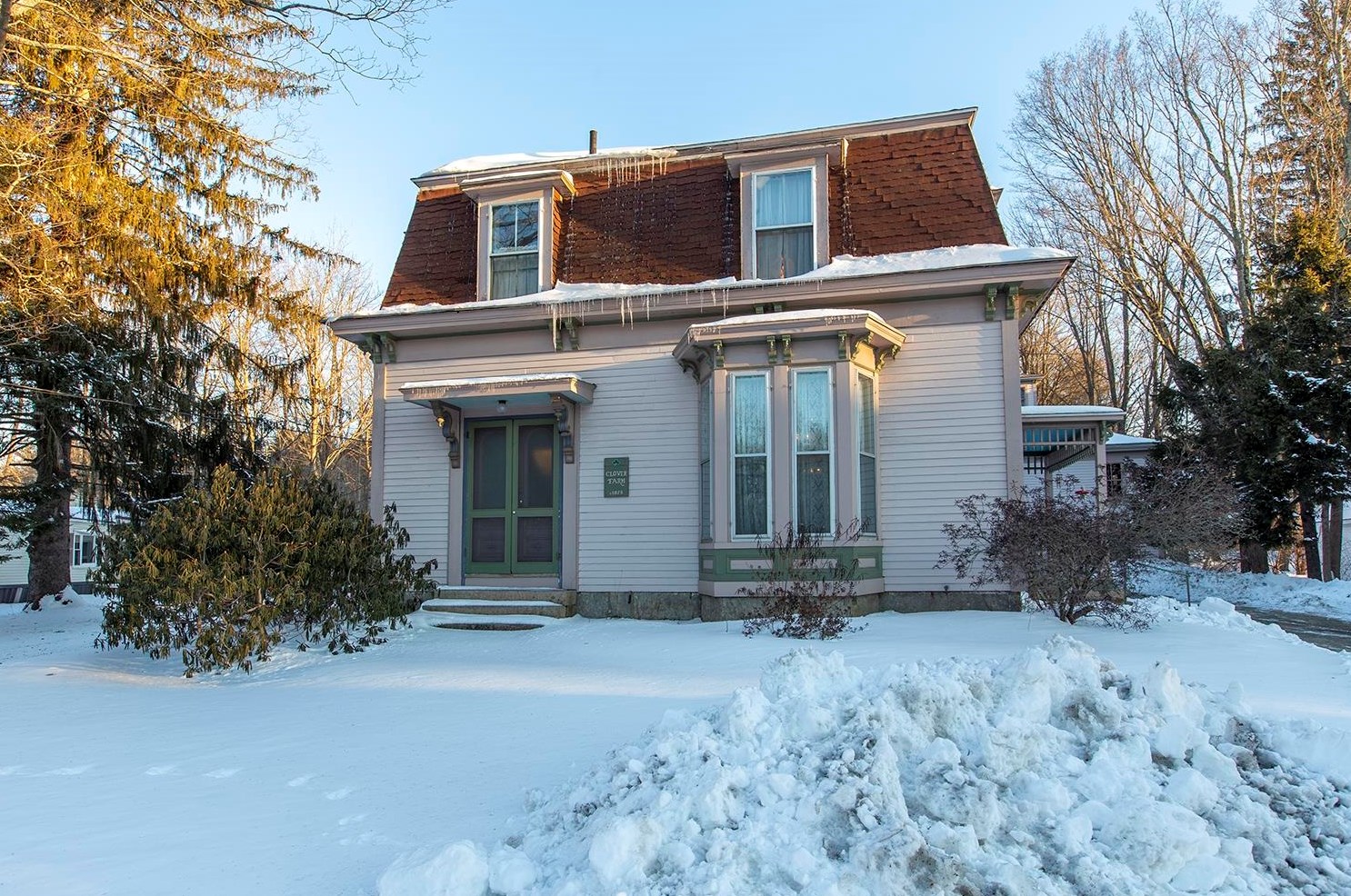 27 Pleasant St, Epping, NH 03042 exterior