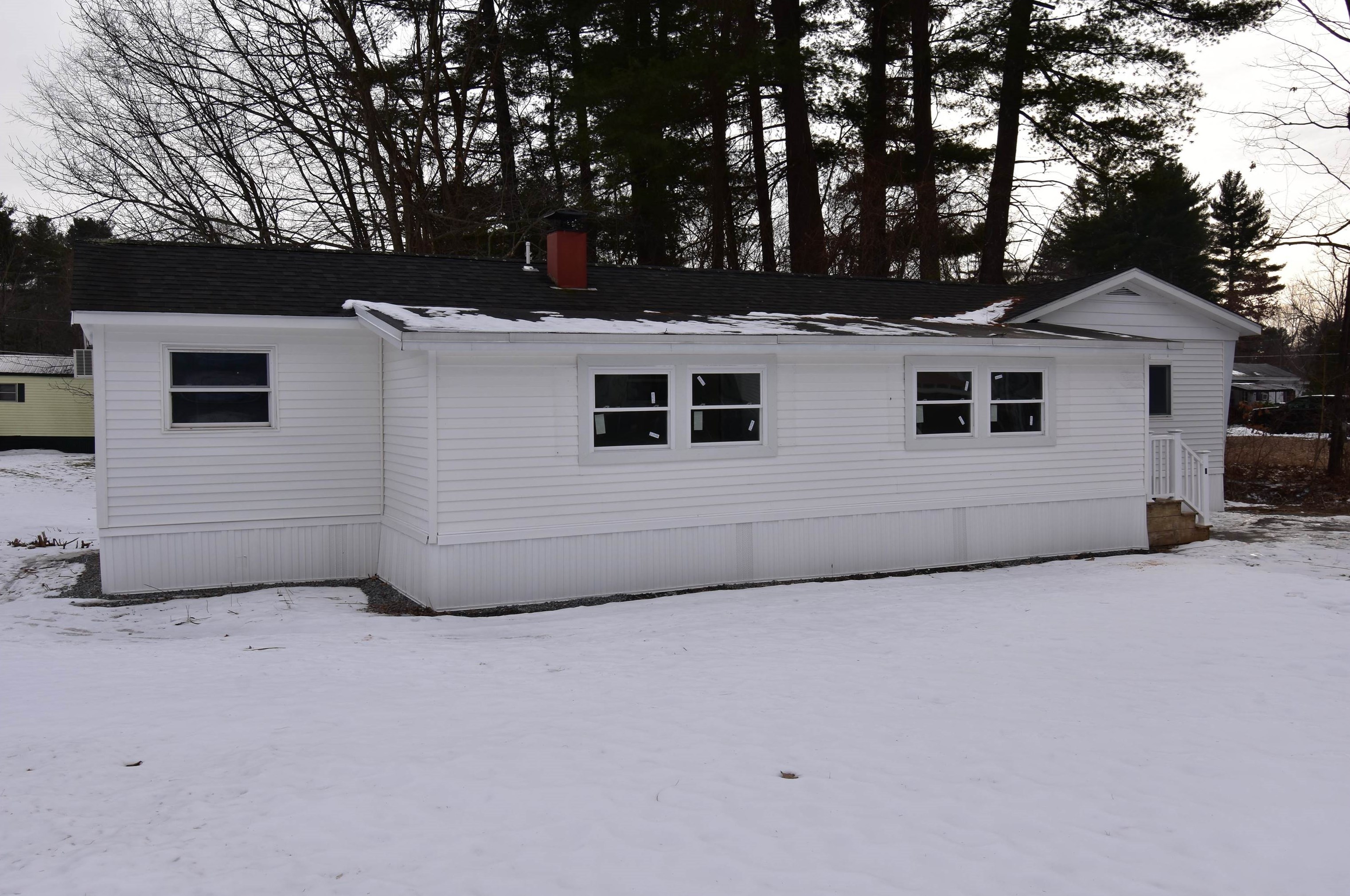 8 Leeann St, Nashua, NH 03062