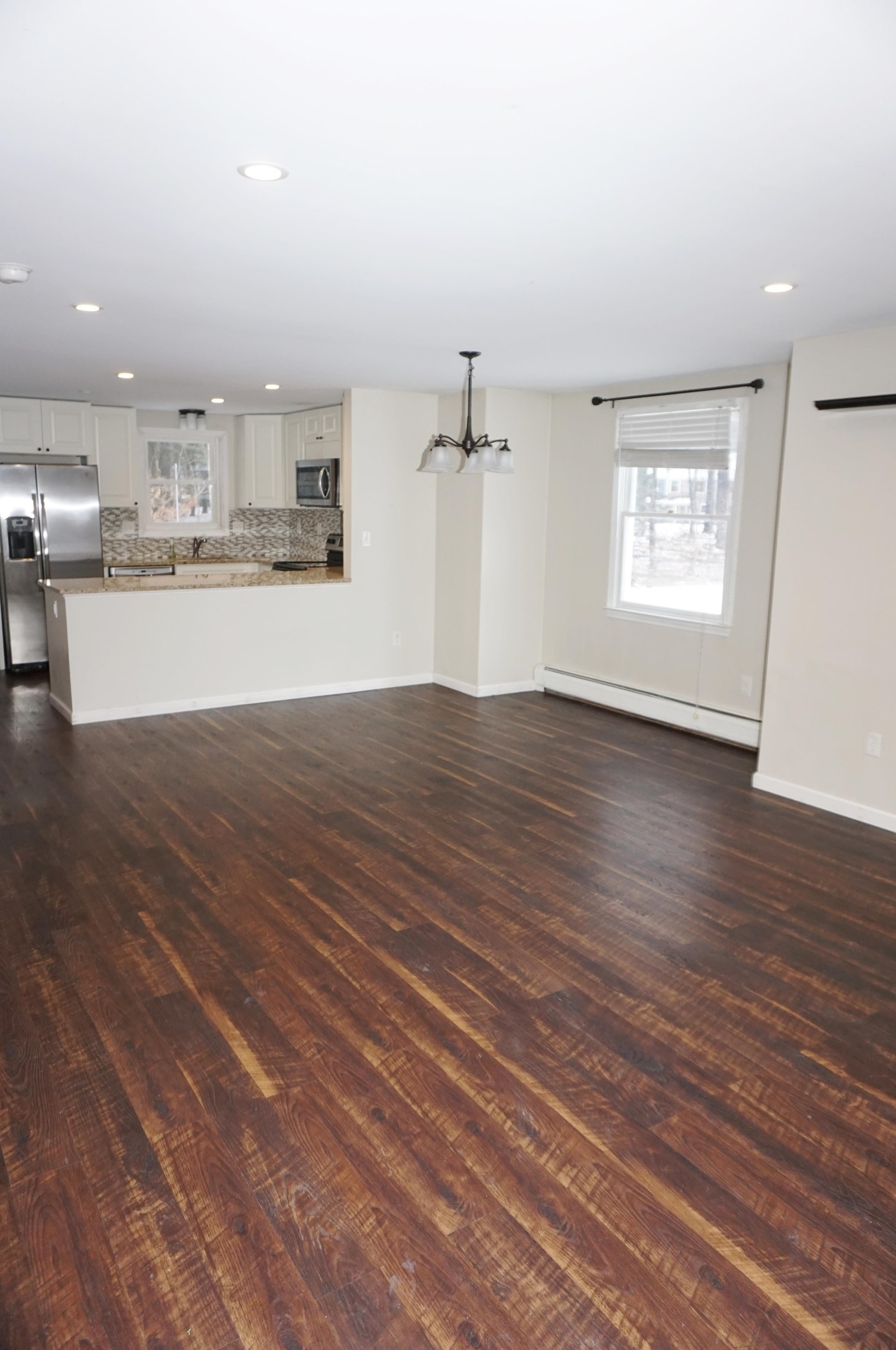 8 Franconia Dr, Merrimack, NH 03054