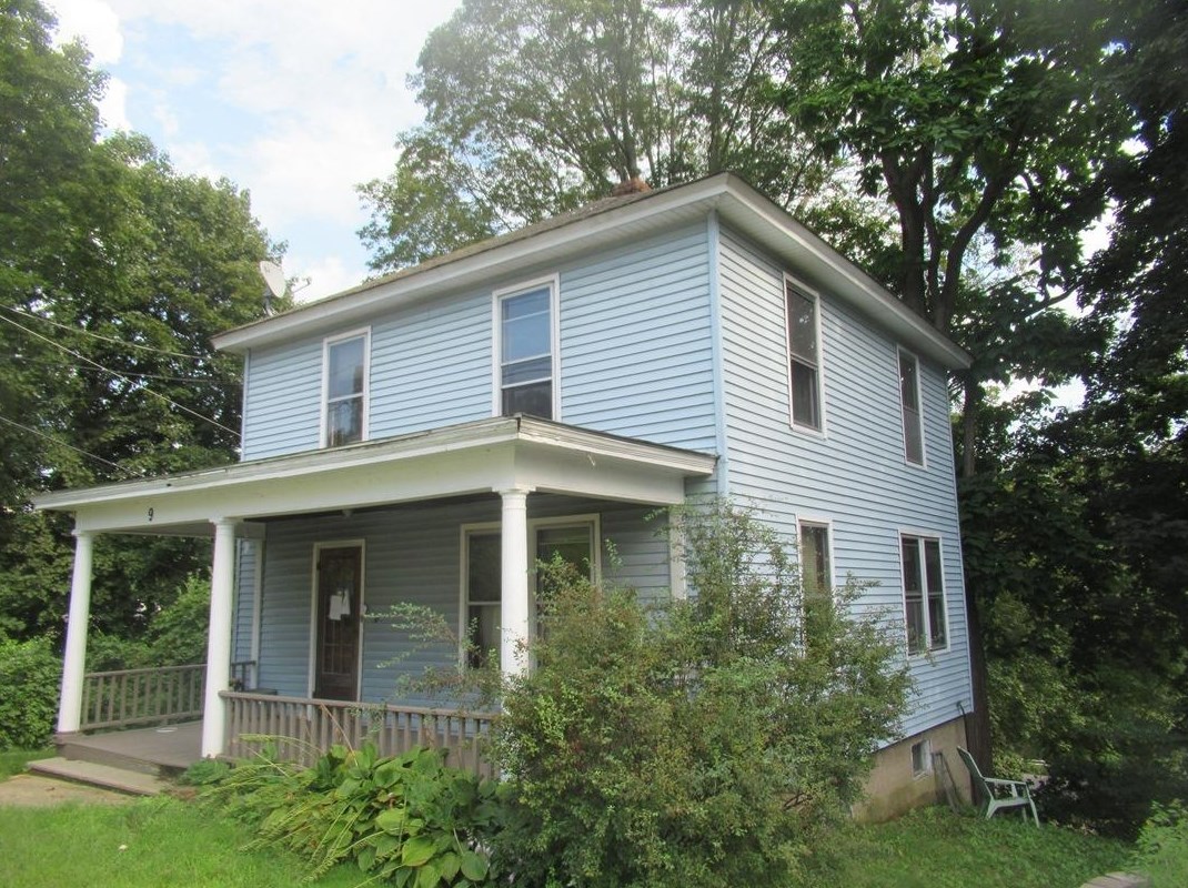 9 Prospect St, Hinsdale, NH 03451