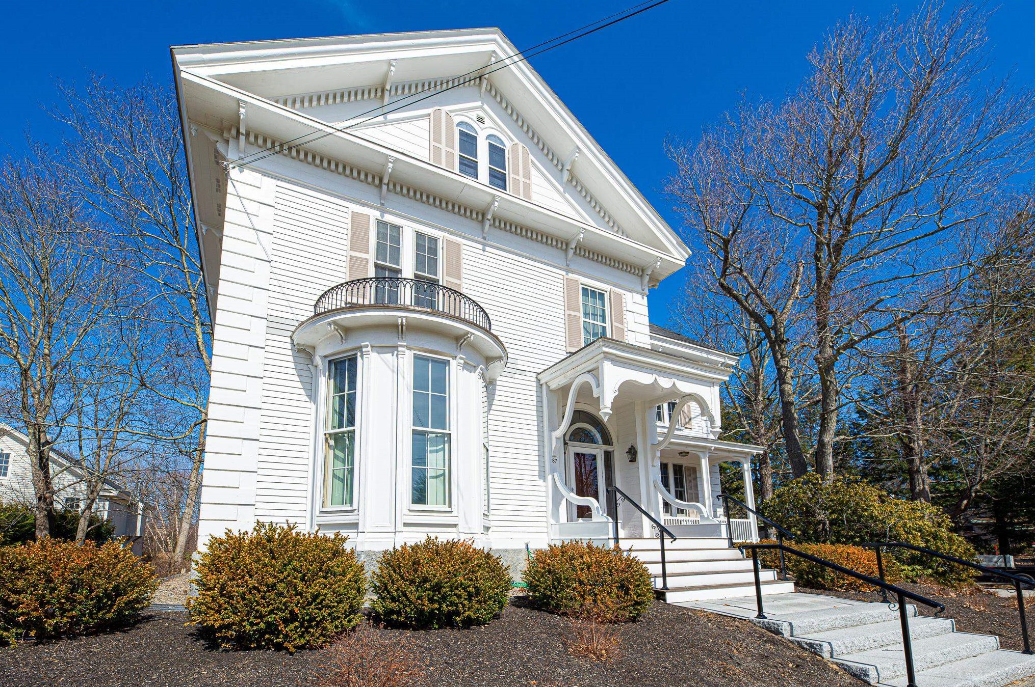 87 Front St, Kensington, NH 03833-2619