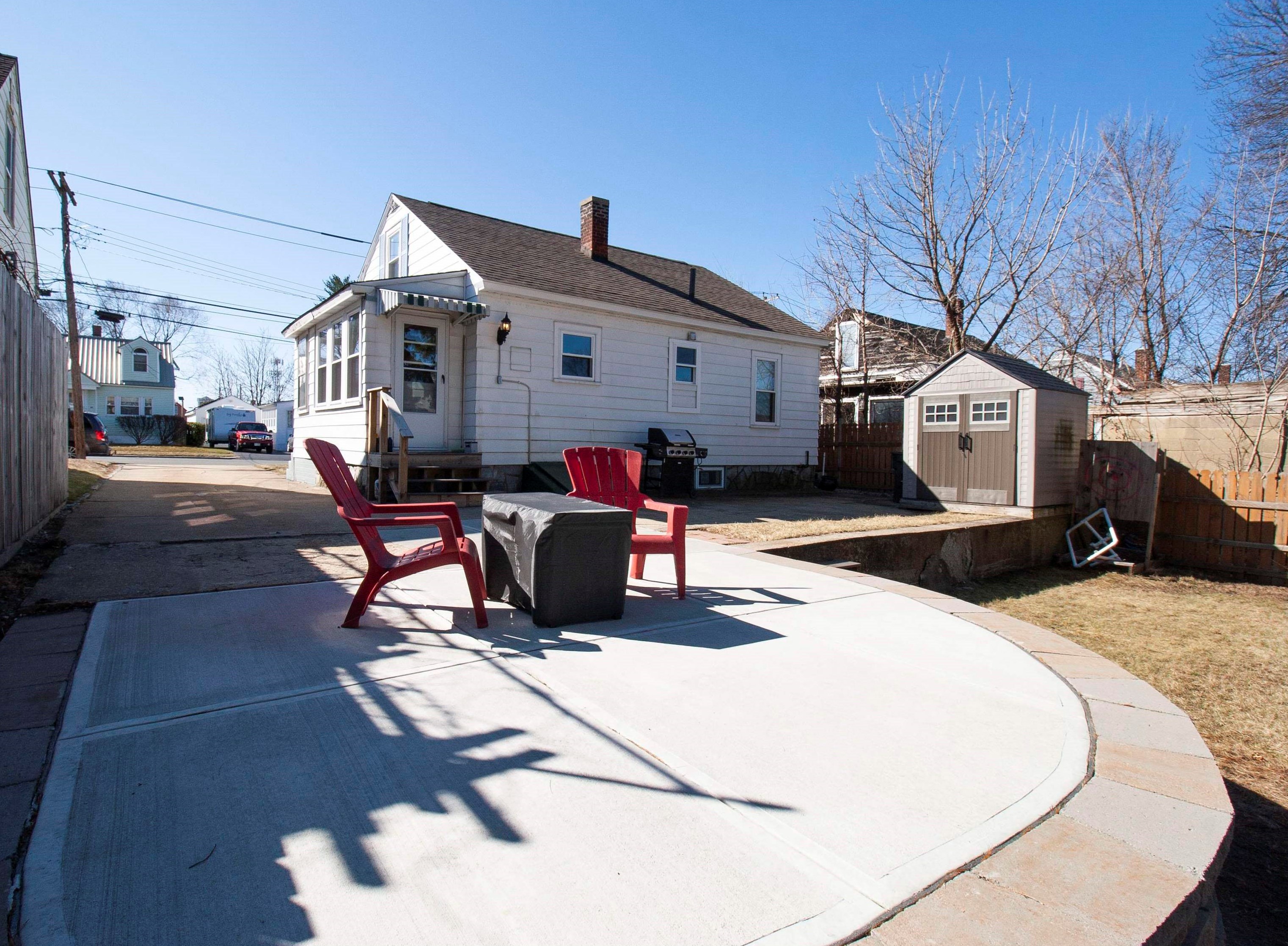 52 Vinton St, Manchester, NH 03103-3928
