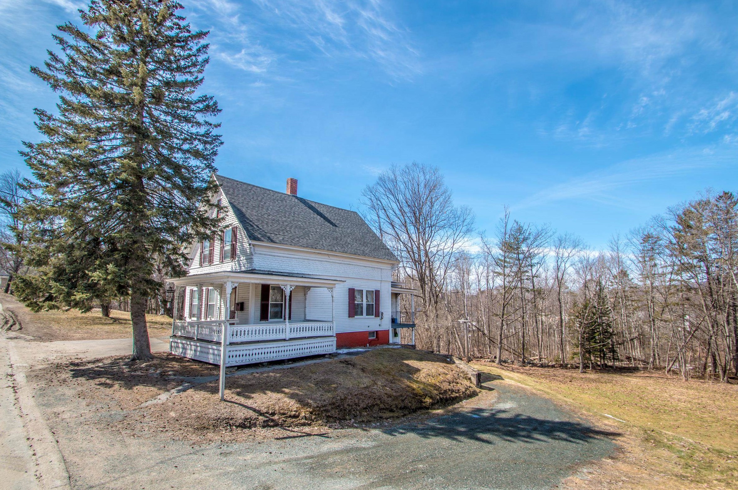 23 Prospect St, Lancaster, NH 03584