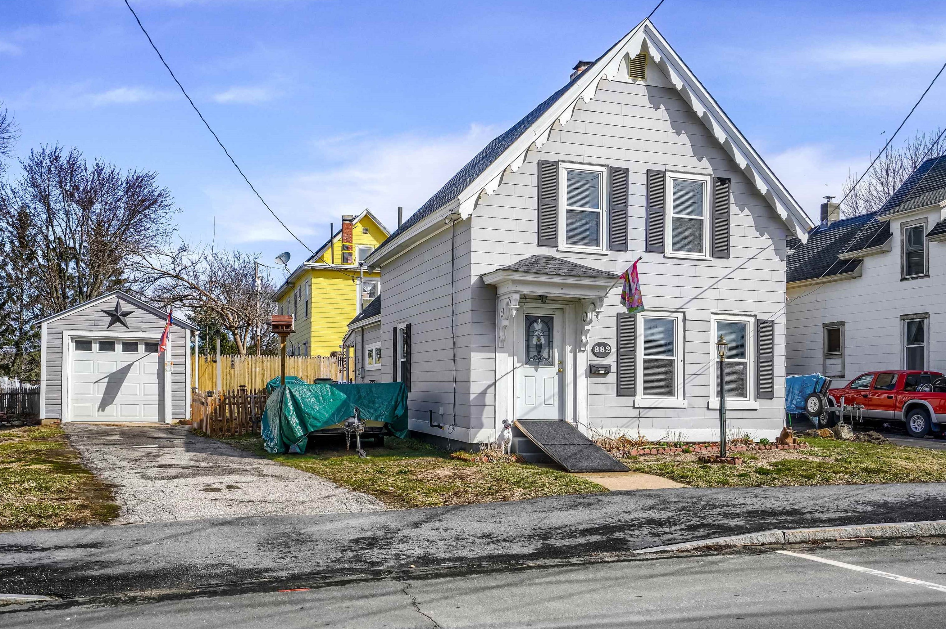 882 Valley St, Manchester, NH 03103 exterior