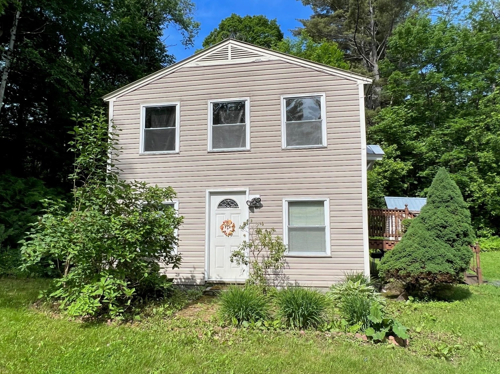 8 Daisy Hill Rd, Lebanon, NH 03766 exterior