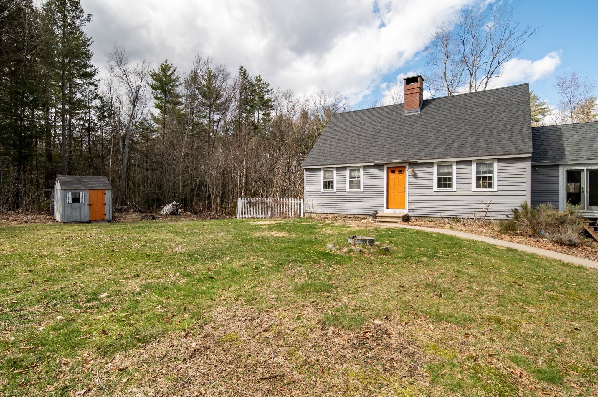11 Ridgewood Dr, Kingston, NH 03848-3033
