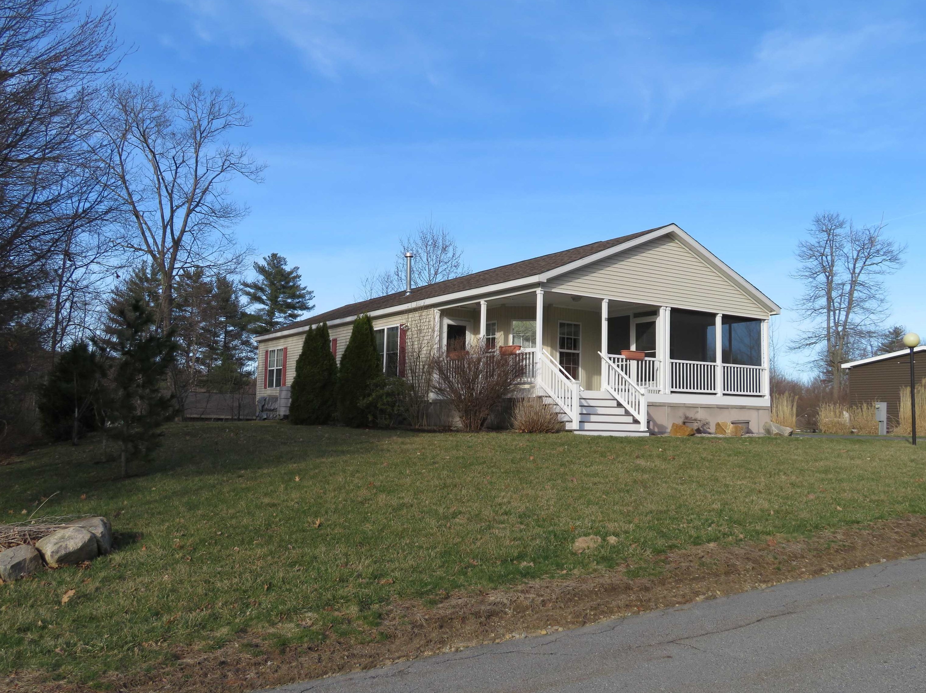 10 Tumbleweed Dr, Rochester, NH 03867-5232
