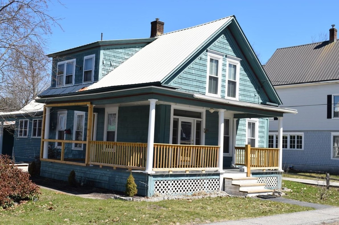20 Pleasant St, Lancaster, NH 03584-3343