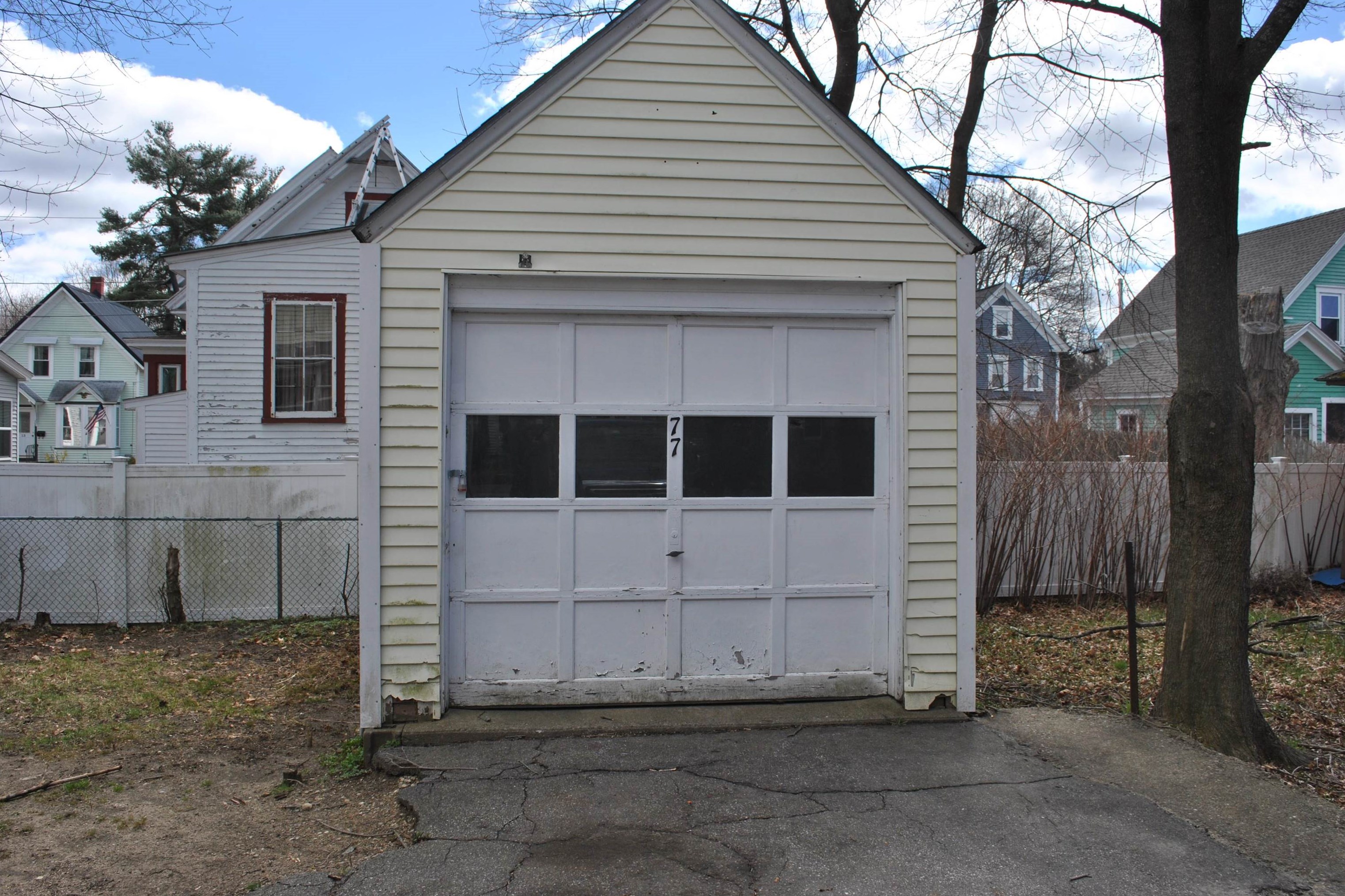 77 Winter St, Rochester, NH 03867-2842