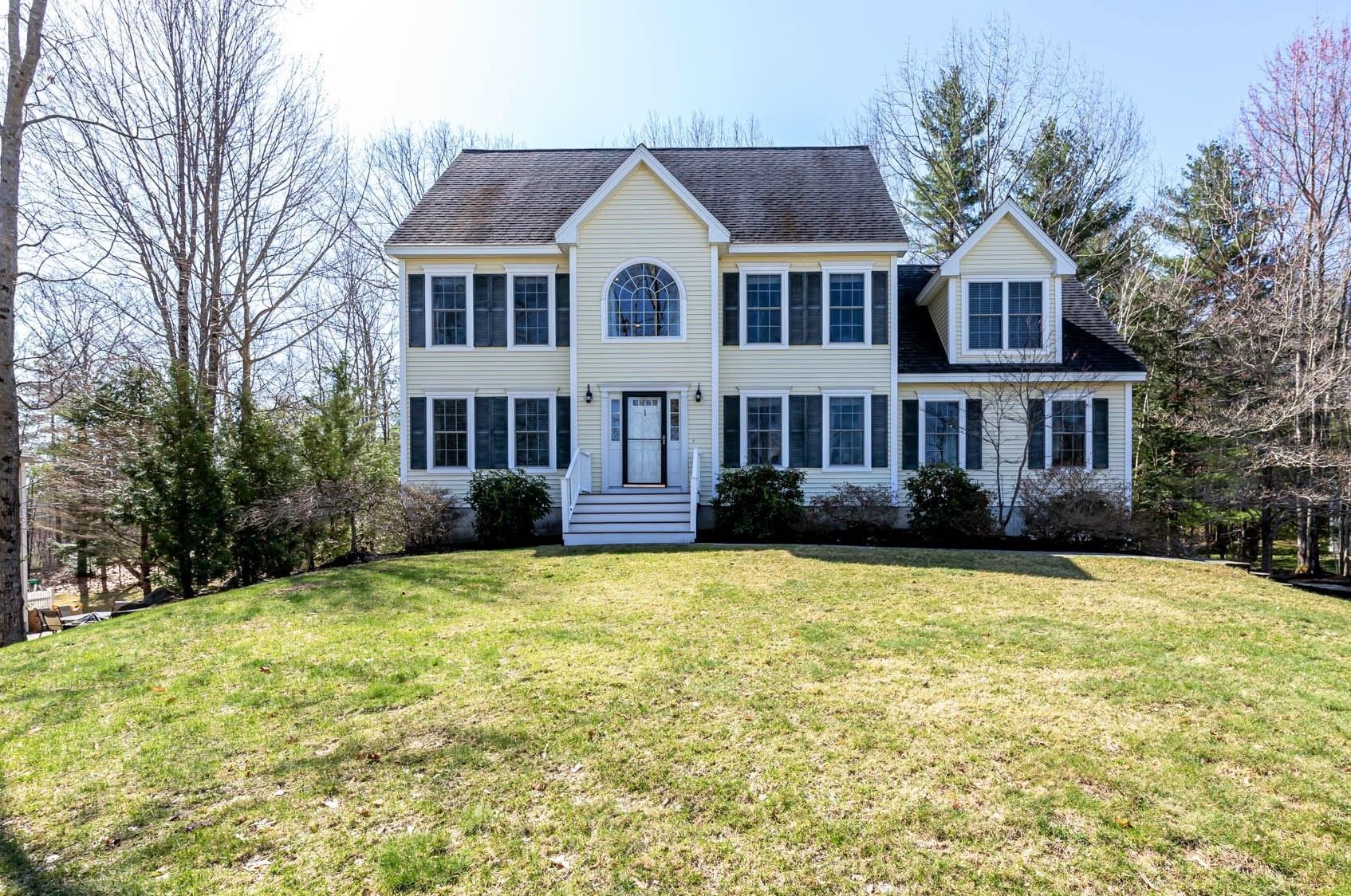 1 Terrys Way, Kensington, NH 03833-8501